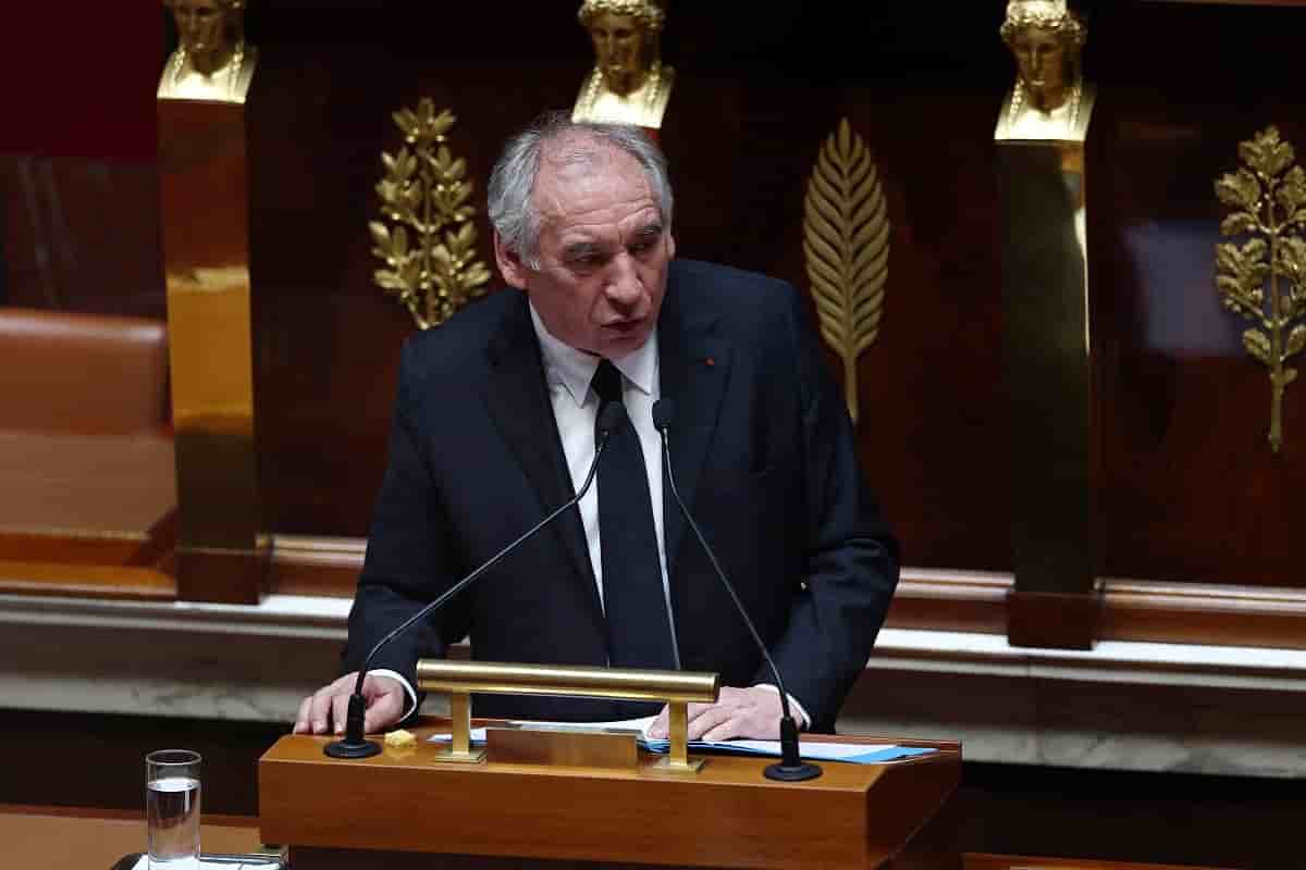 Le Premier ministre François Bayrou a indiqué que le décret de la PPE interviendrait après examen d'une proposition de loi à l'Assemblée nationale.