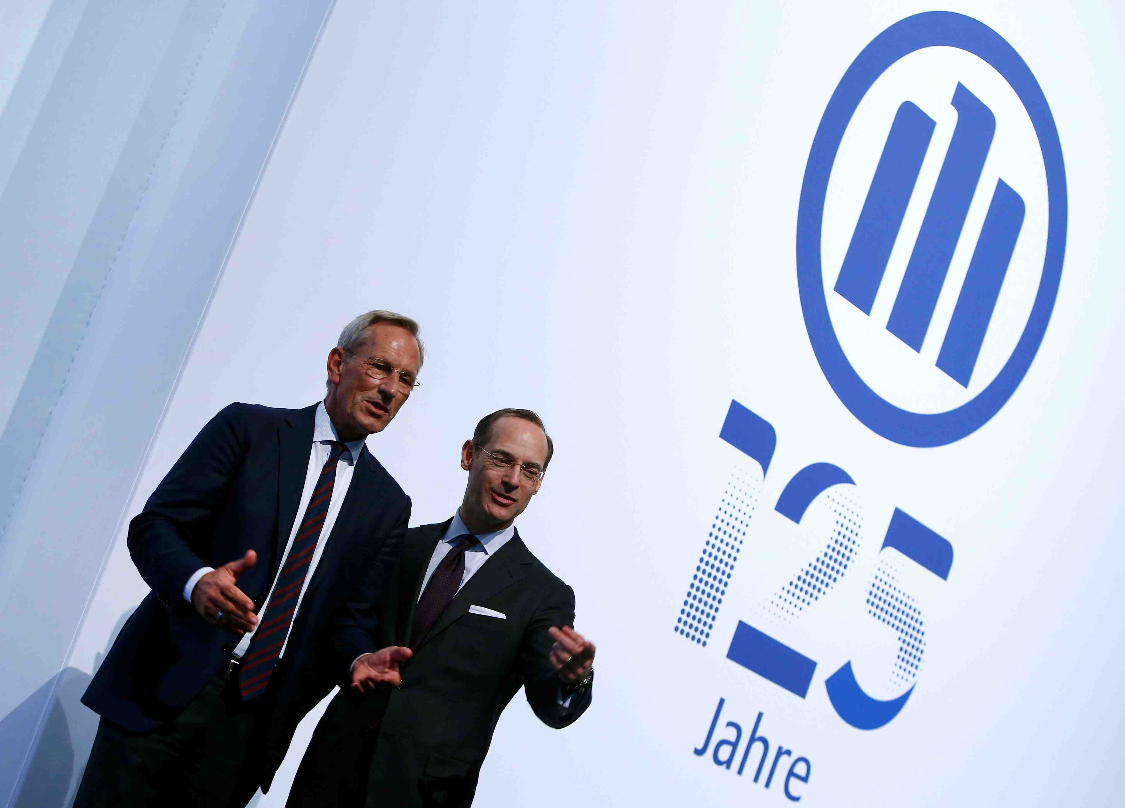 Allianz confiant pour 2015 malgre l'impact de pimco