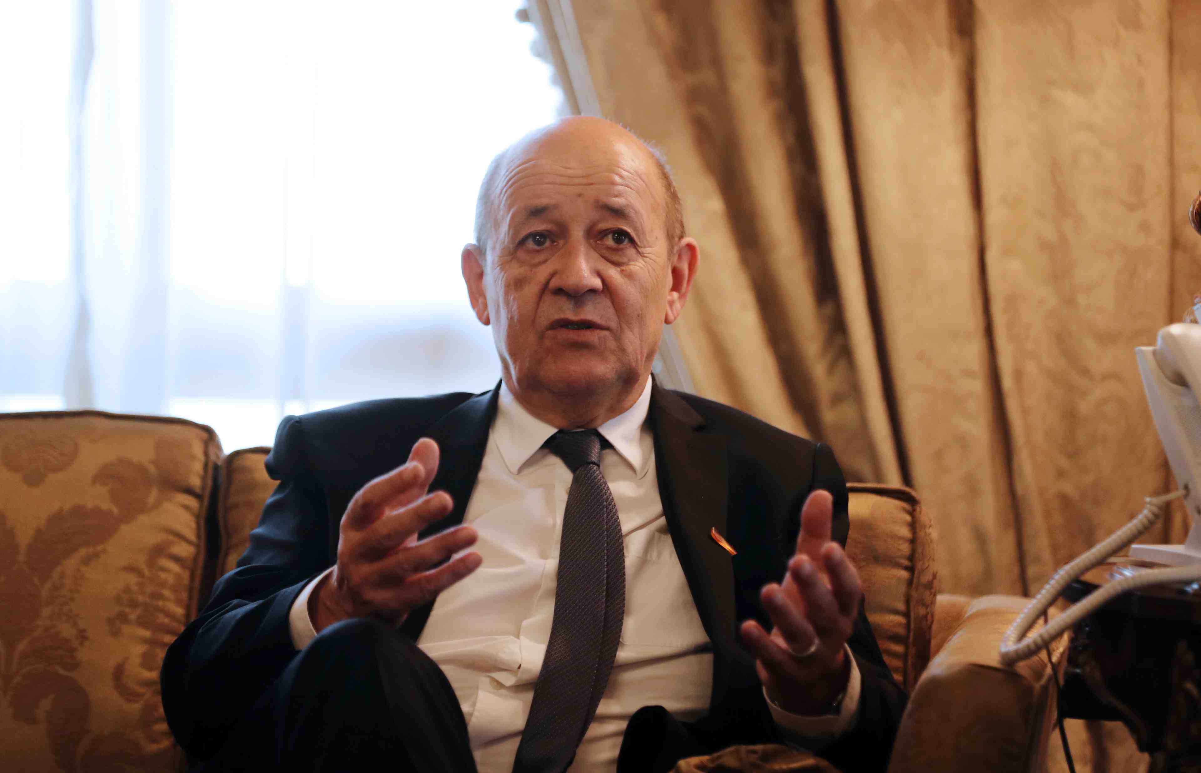 Frontiere irlandaise: juin, "echeance ultime", dit le drian