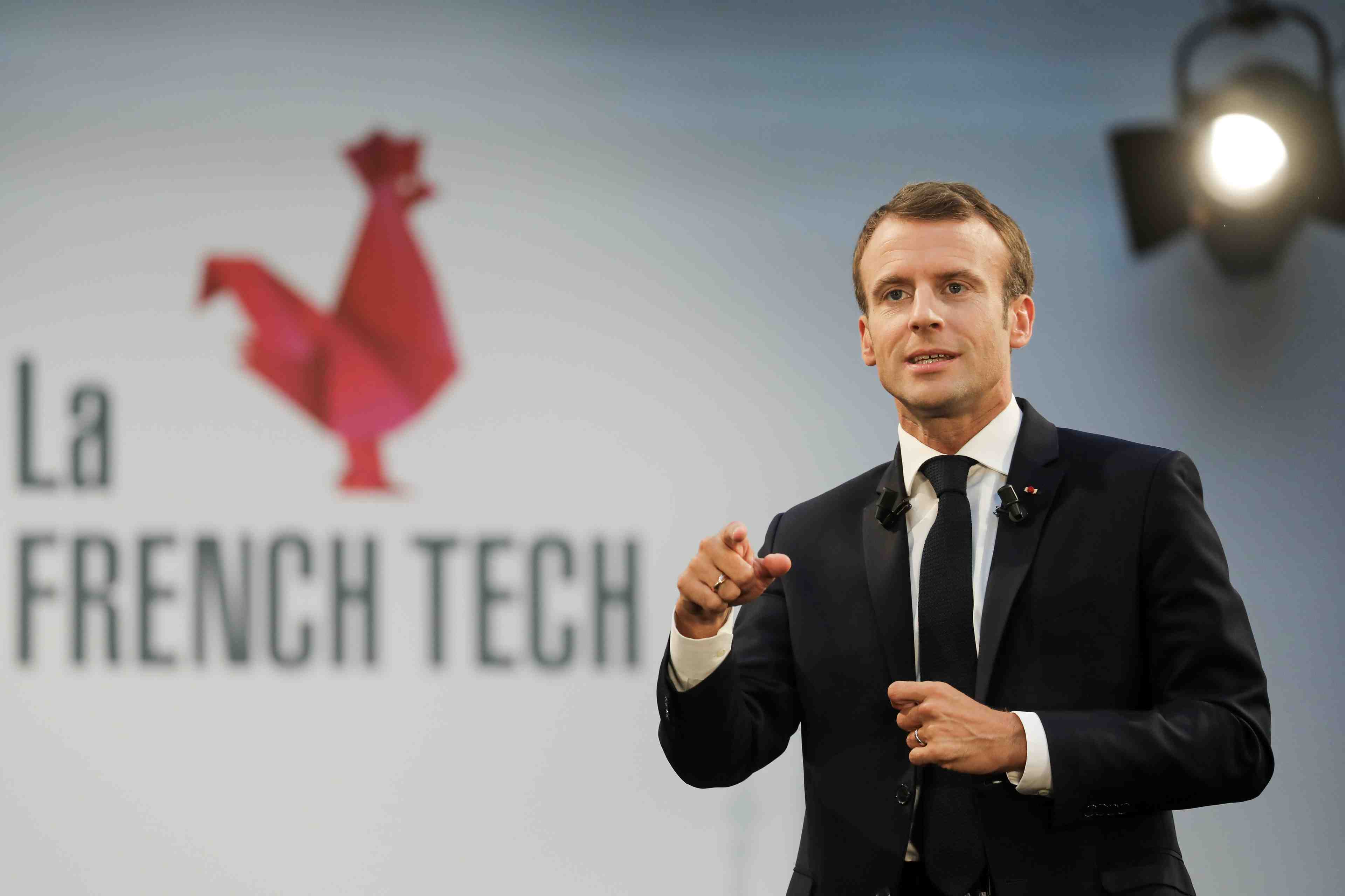 Entreprises: macron veut sevir contre les positions dominantes