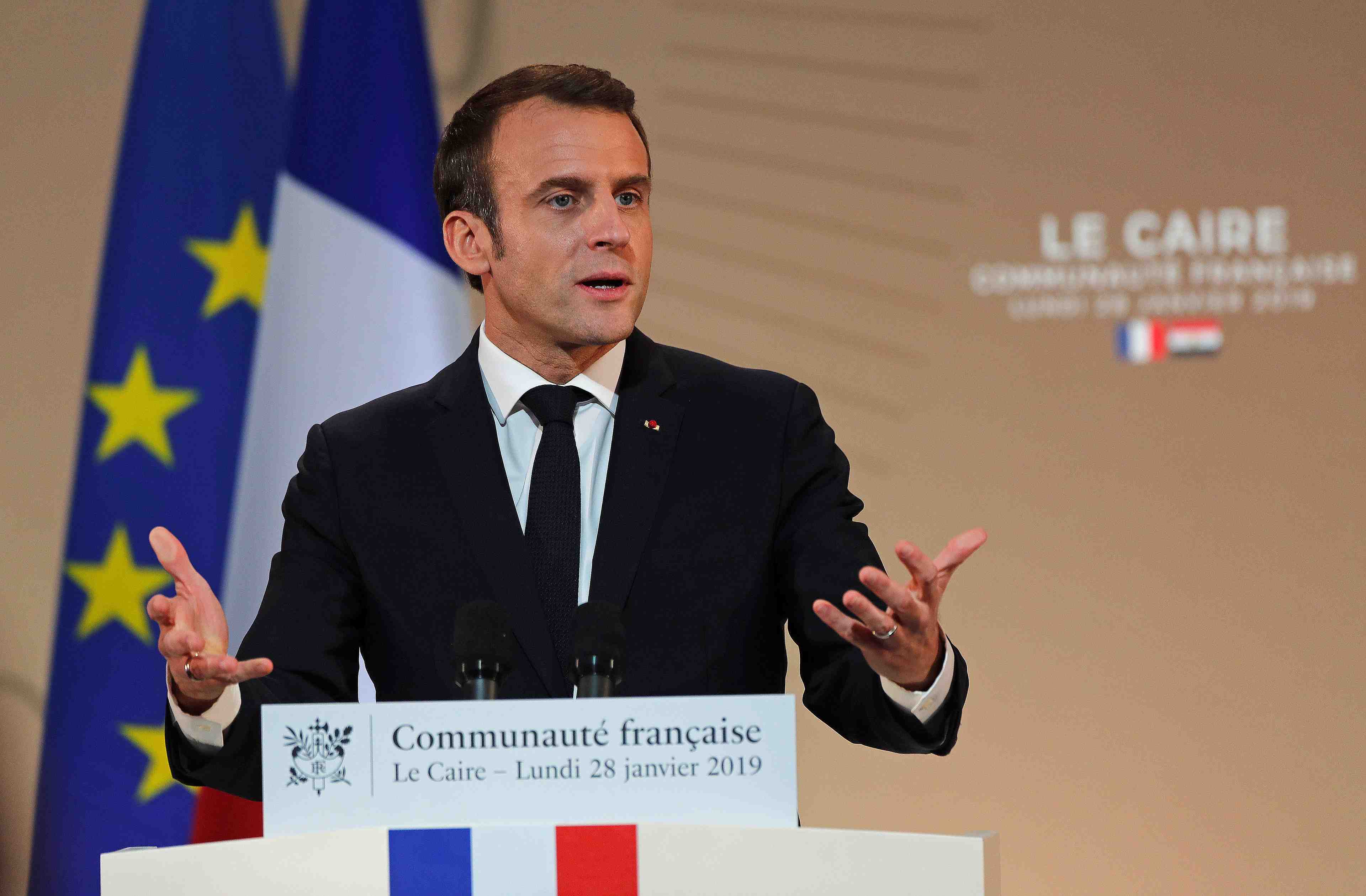 Au caire, macron rend hommage aux "martyrs" coptes