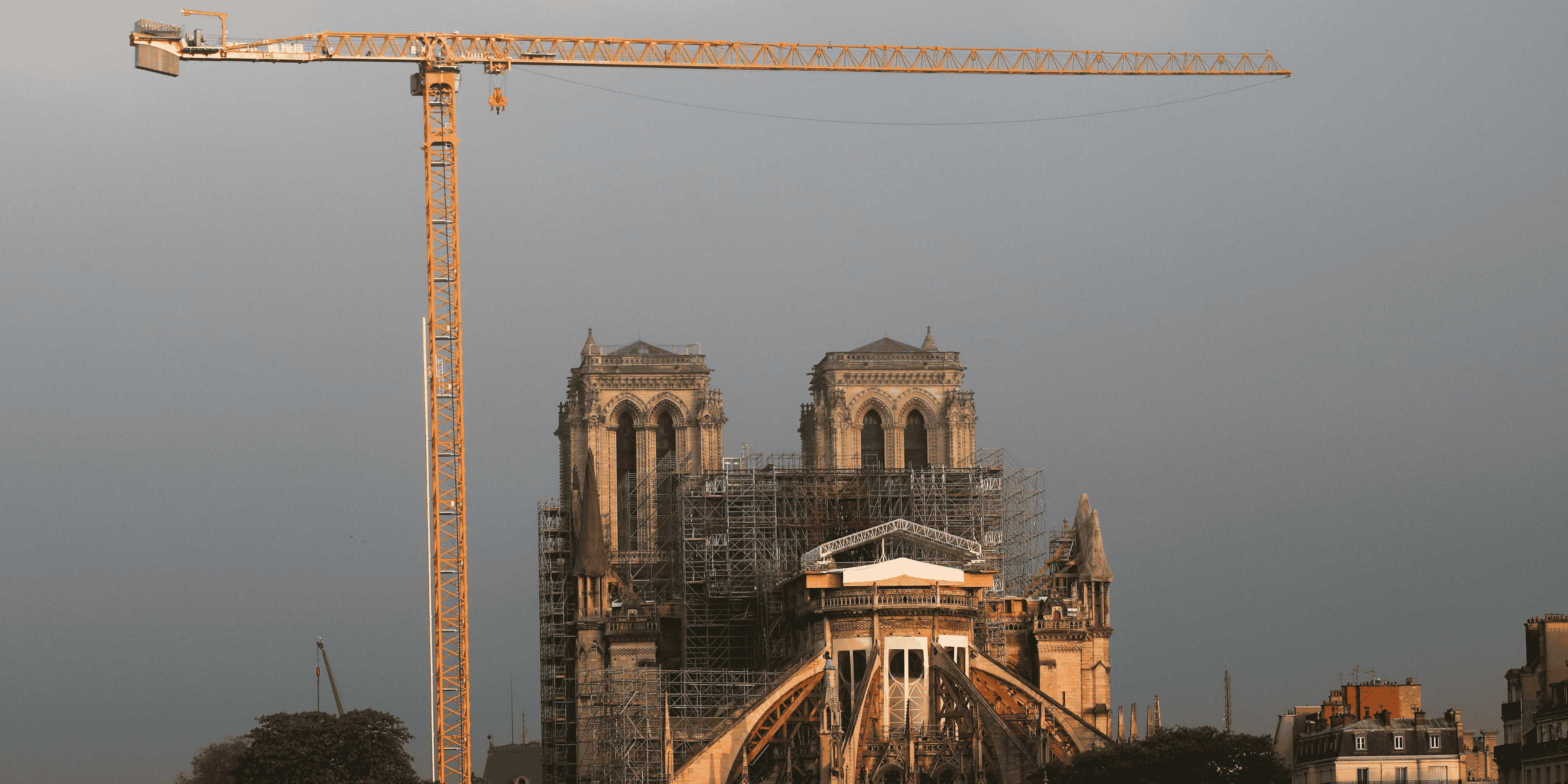 Une ceremonie a notre-dame de paris pour celebrer paques
