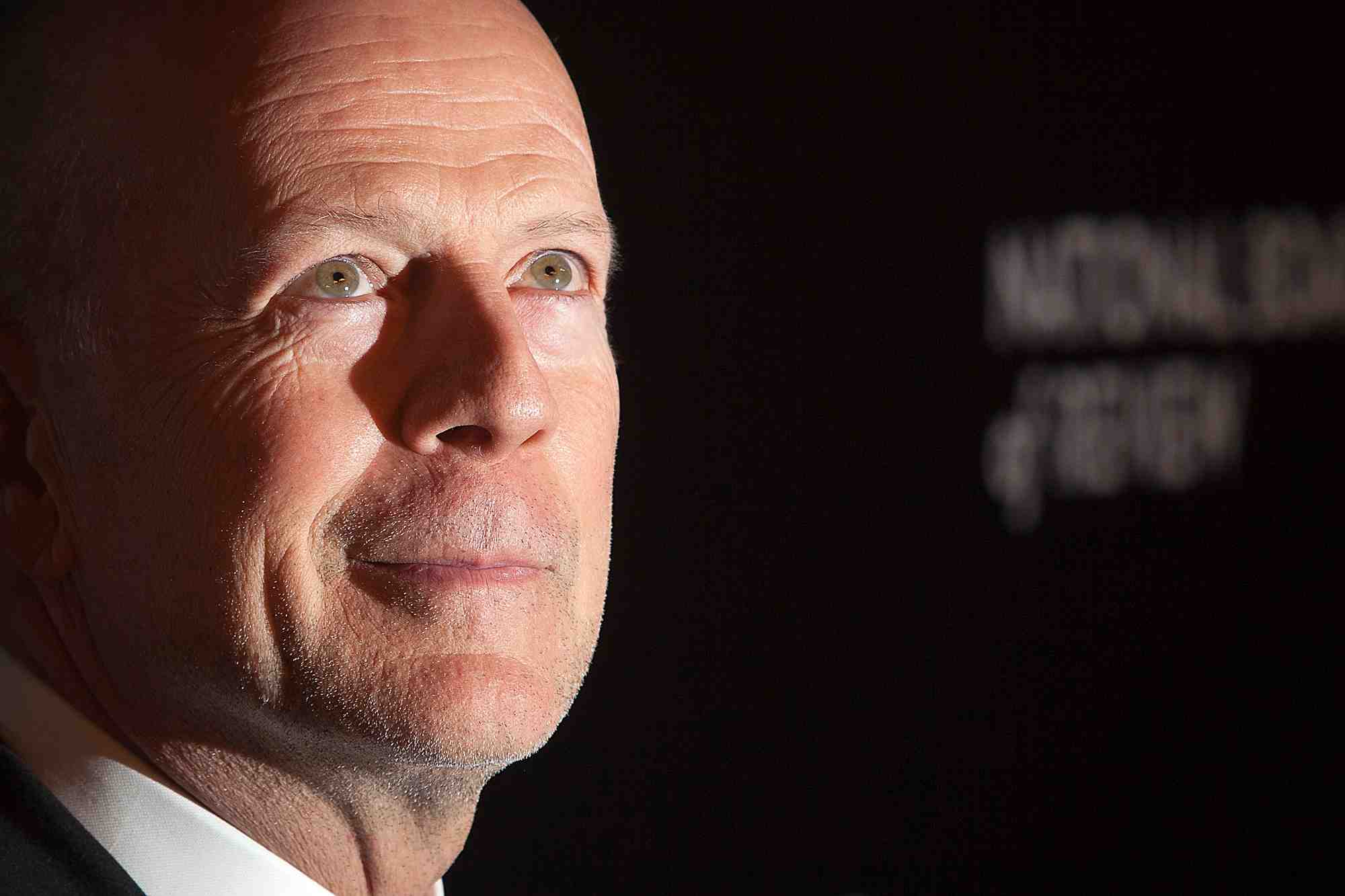 L'acteur bruce willis, atteint d'aphasie, met fin a sa carriere