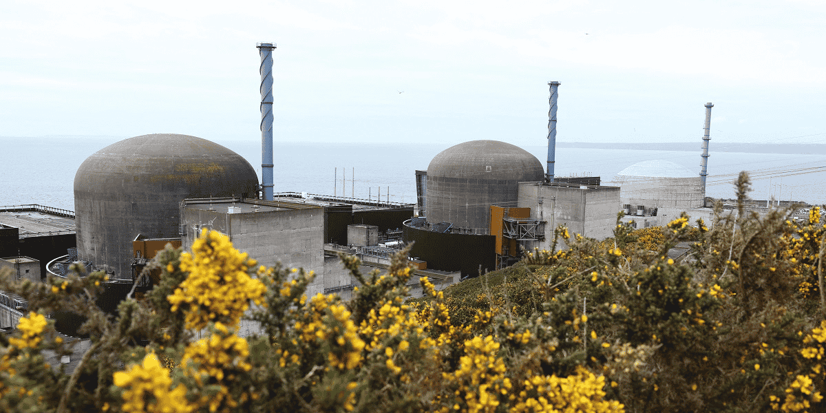 Le démarrage de l'EPR de Flamanville accuse aujourd'hui 12 ans de retard sur le planning initial en raison de nombreux déboires et aléas techniques.