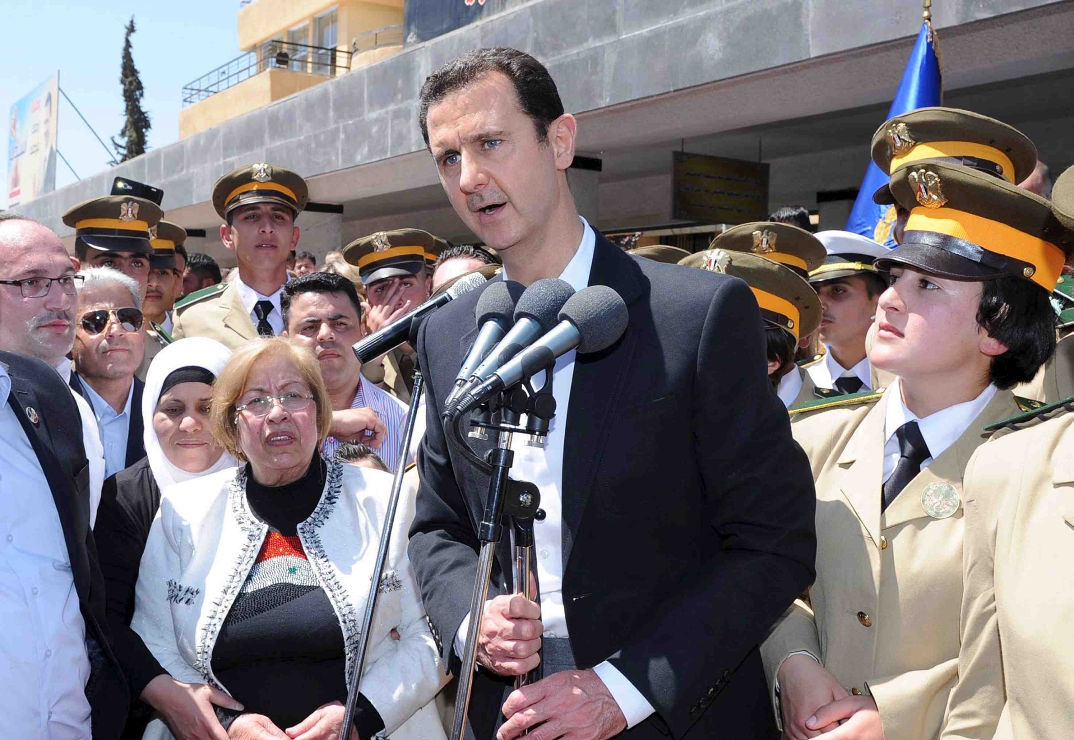 Bachar al assad annonce des renforts imminents a djisr el choughour