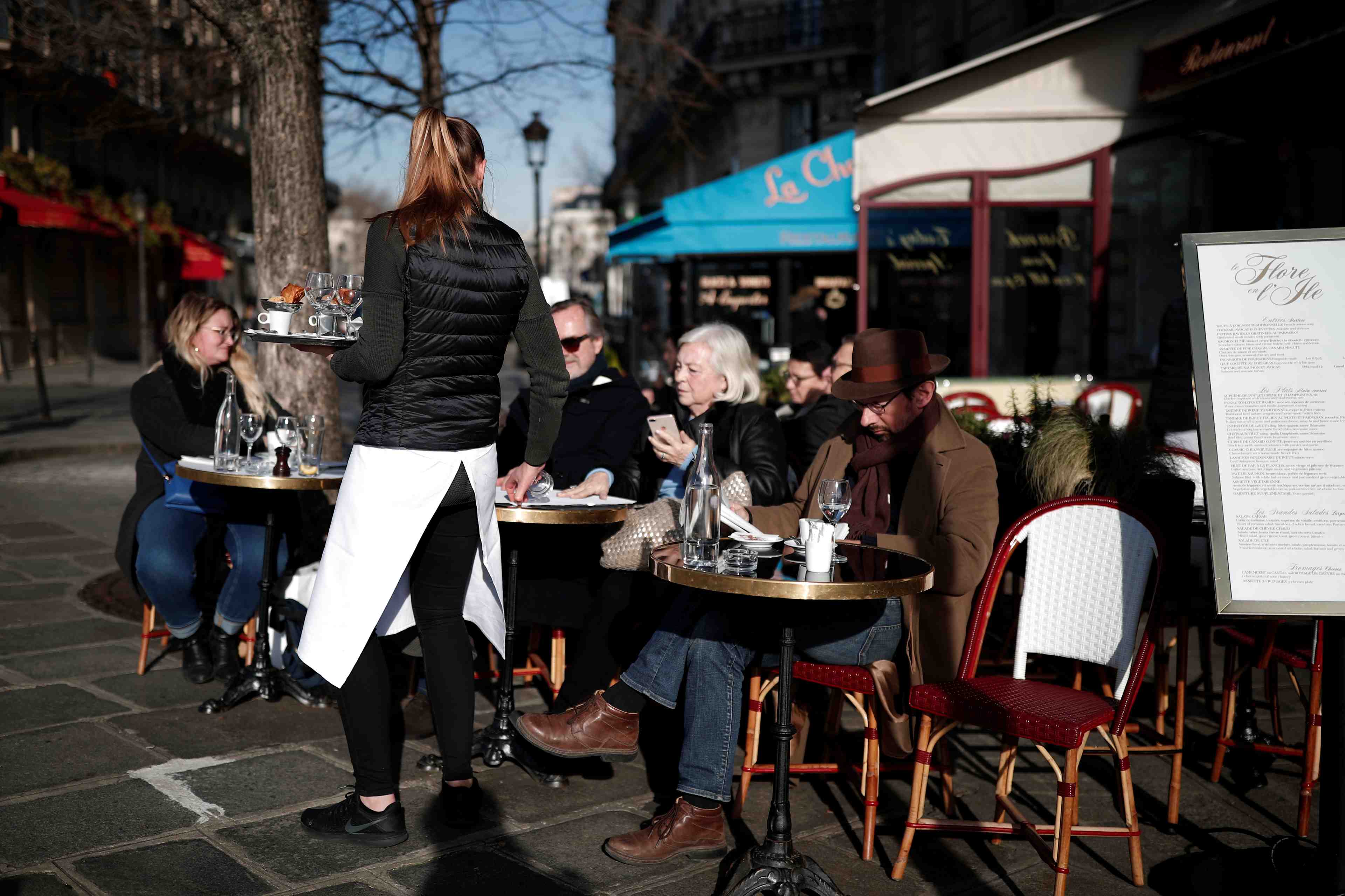 France: l'activite renoue avec la croissance dans les services