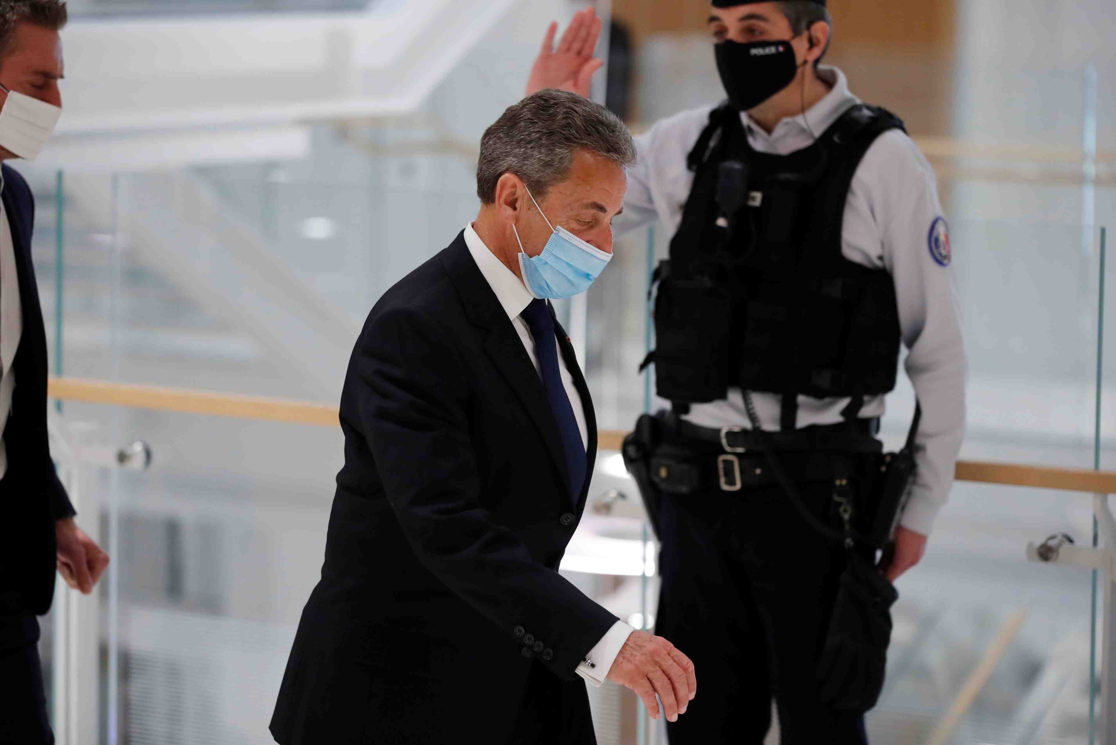 Sarkozy se dit pret a attaquer la france devant la cour europeenne des droits de l'homme