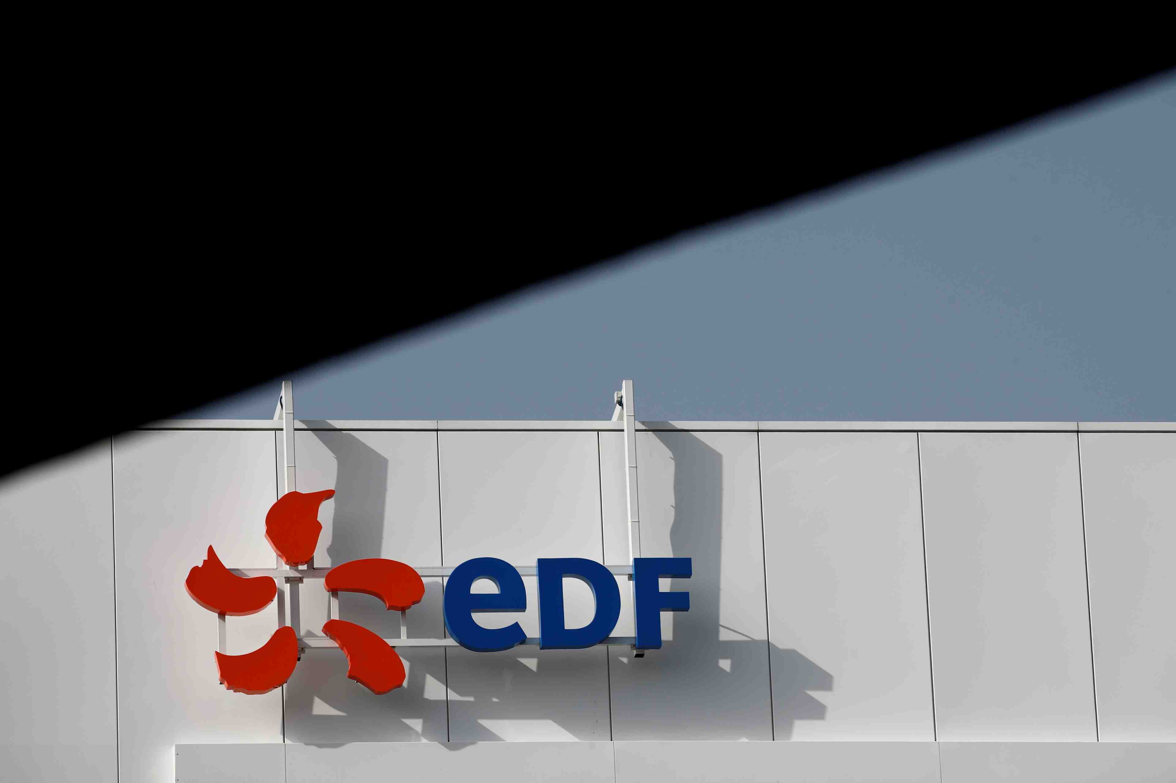 Edf renonce a convertir sa centrale au charbon de cordemais