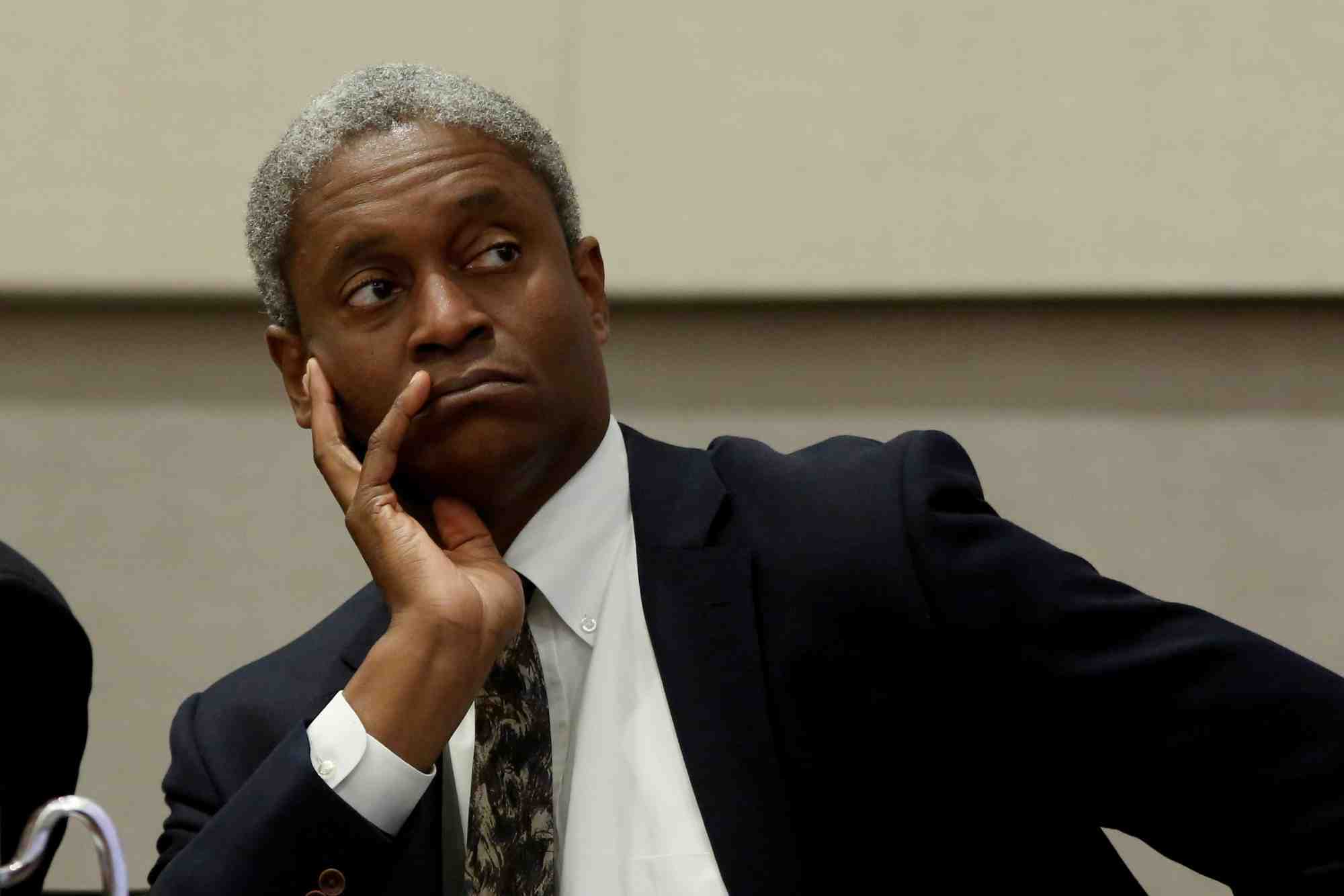 Etats-unis: raphael bostic (fed) partage sur l'ampleur de la hausse de taux en septembre, selon le wall street journal