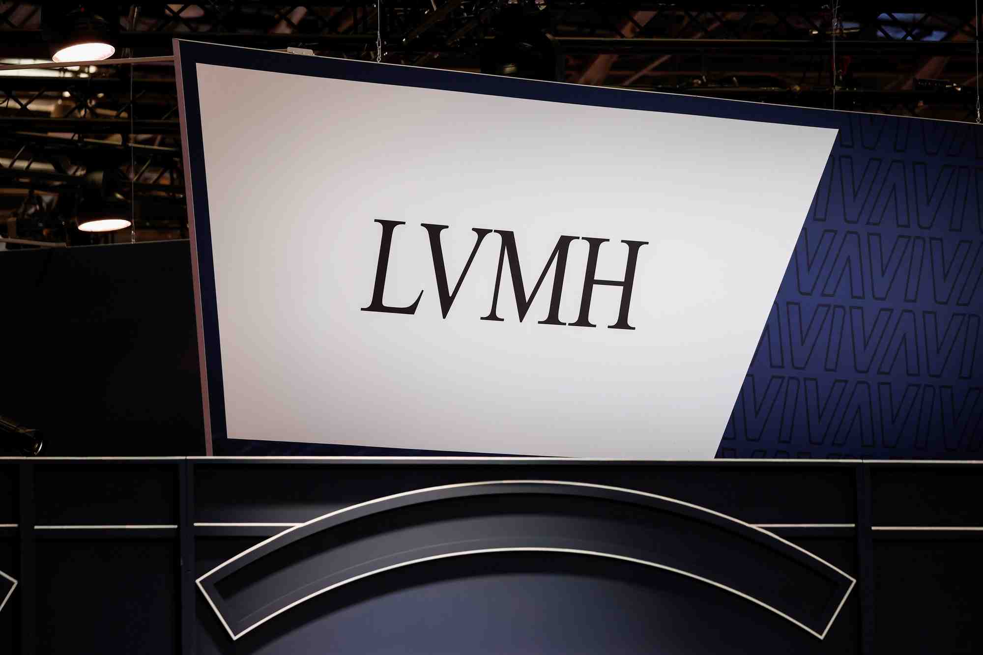 Le logo de lvmh au parc des expositions de la porte de versailles a paris