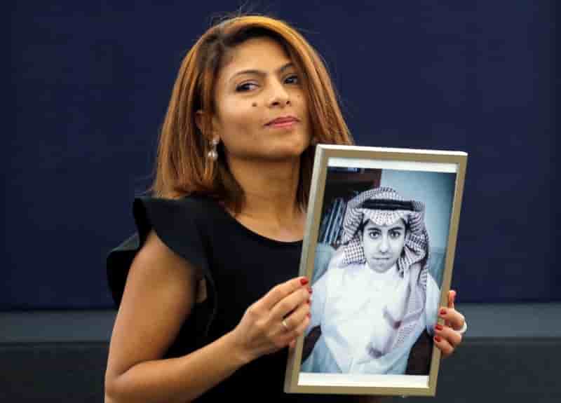 La femme du blogueur saoudien raif badaoui dit que la sante de son mari se degrade