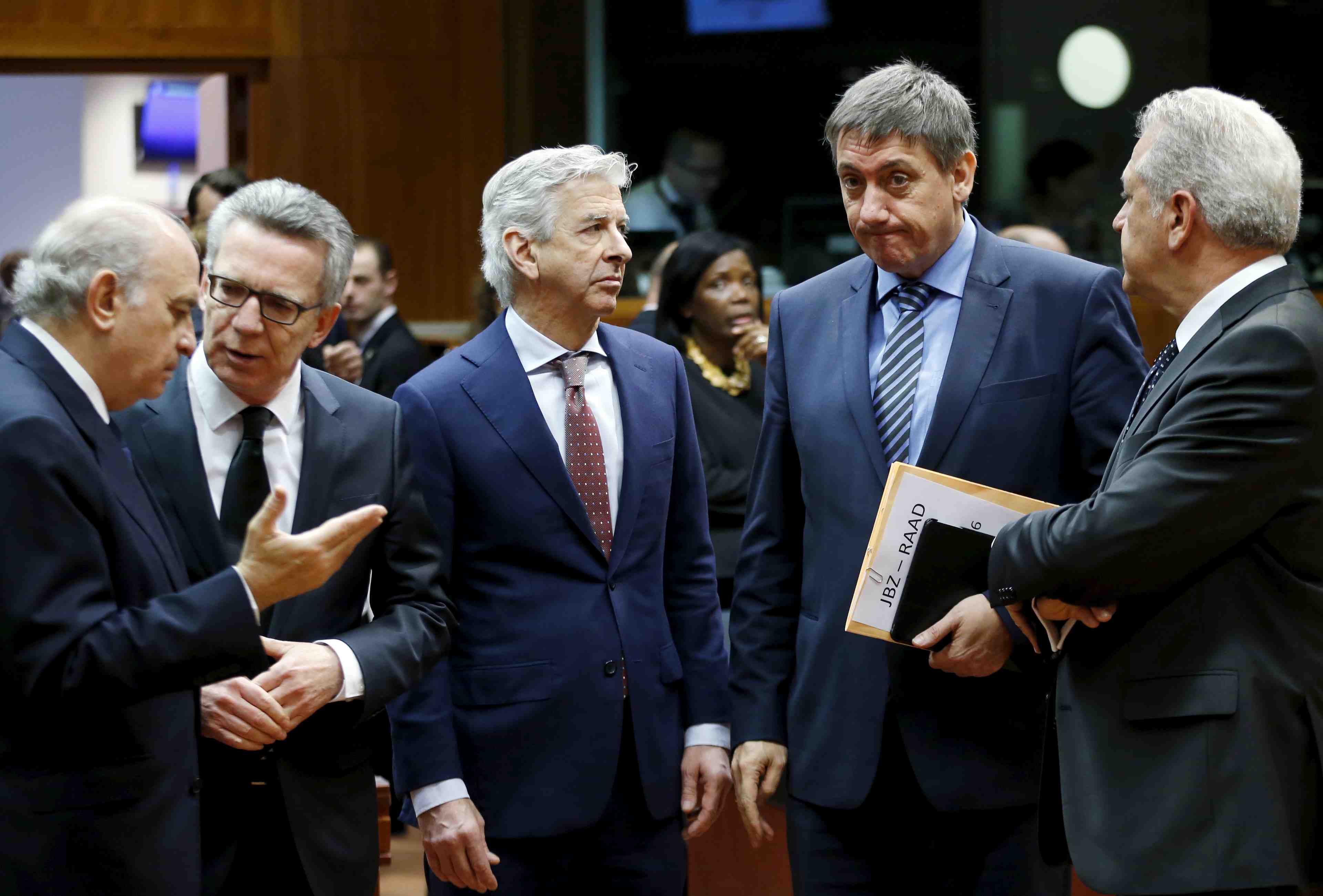 L'ue cherche un accord sur l'echange de renseignements apres les attentats