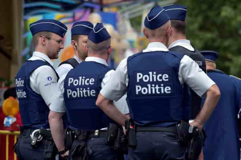Un homme inculpe de tentative de meurtre sur deux policiers belges