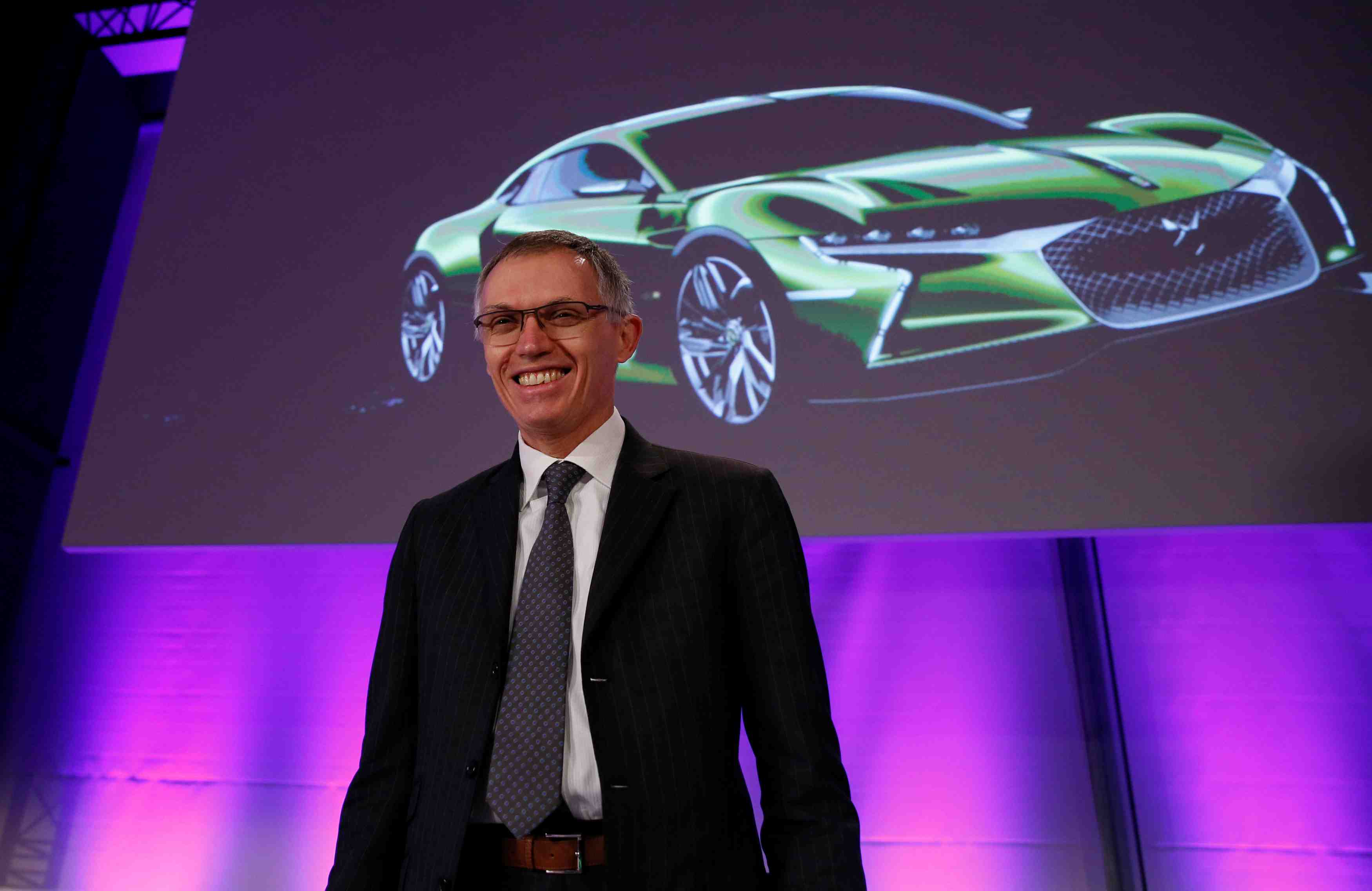 Le patron de psa s'efforce de rassurer sur les usines vauxhall