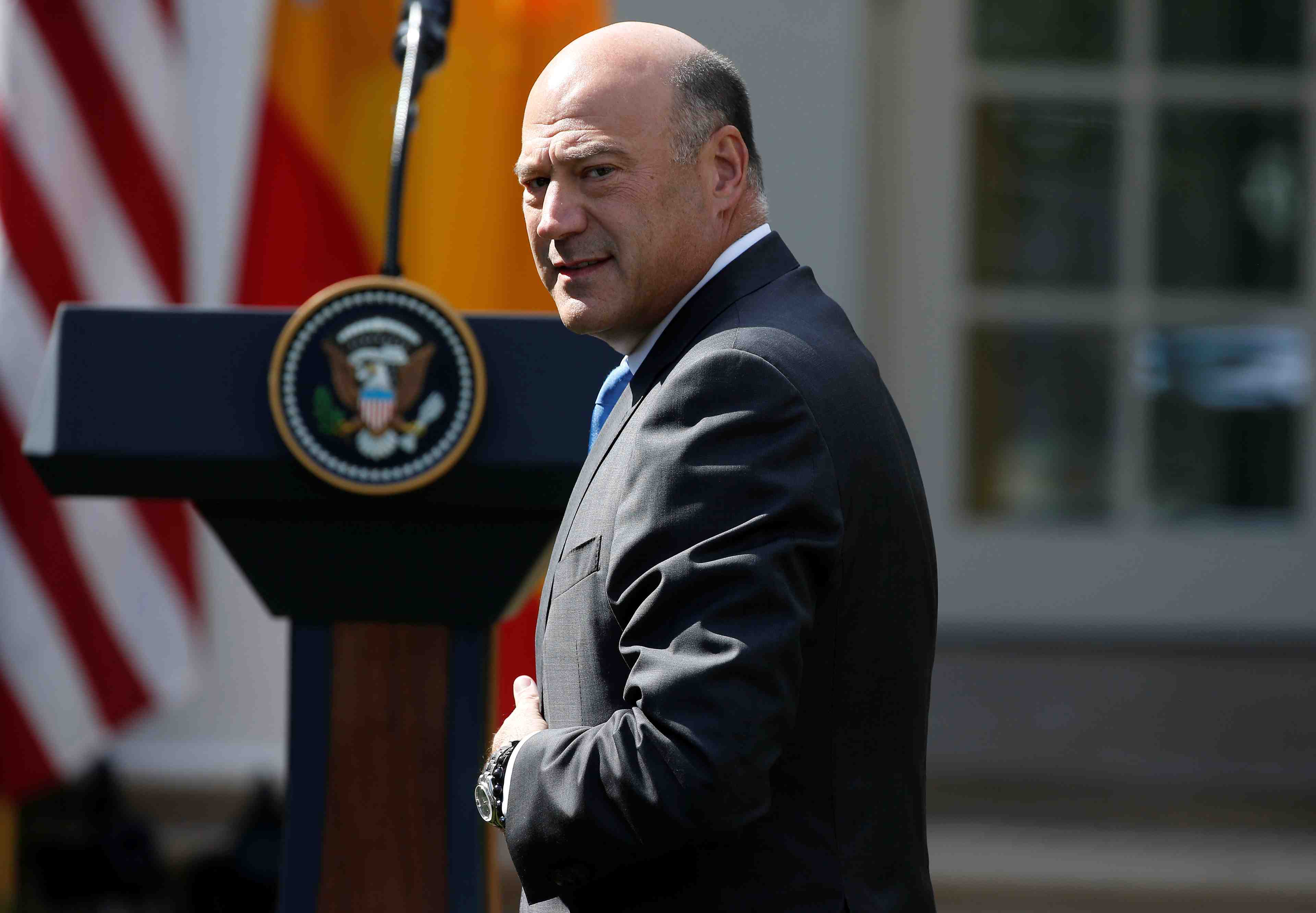 Les baisses d'impots financees par la croissance, dit cohn