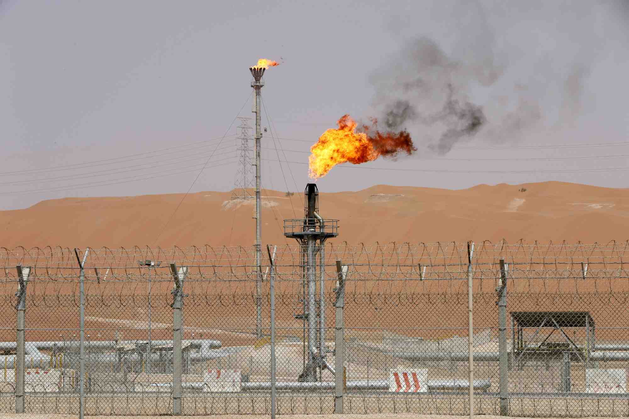 Les houthis revendiquent un tir de missile contre un site saoudien d'aramco