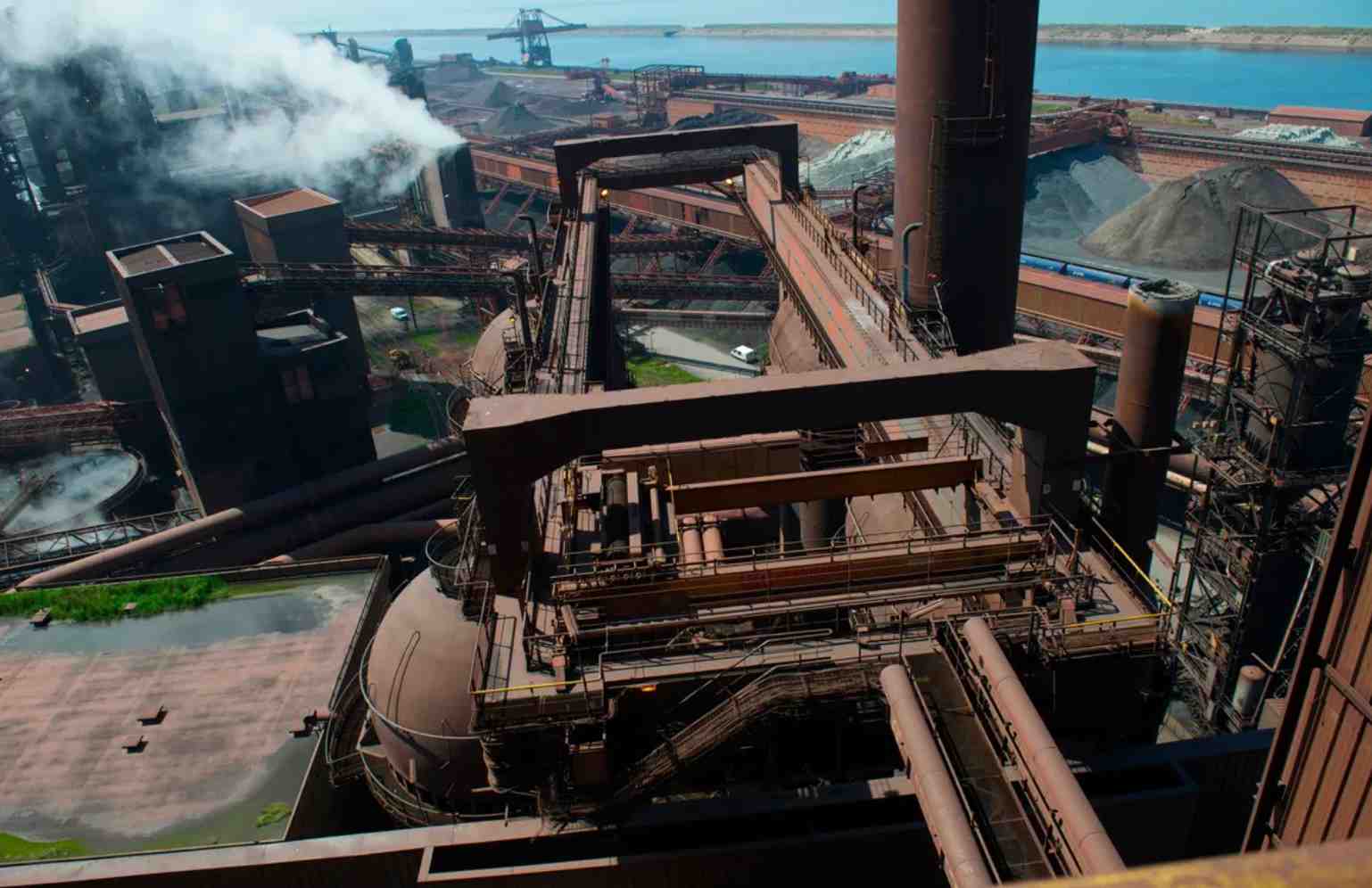 Le site Arcelor Mittal de Dunkerque rejette 11 millions de tonnes de CO2 chaque année pour produire plus de 6 millions de tonnes d'acier.