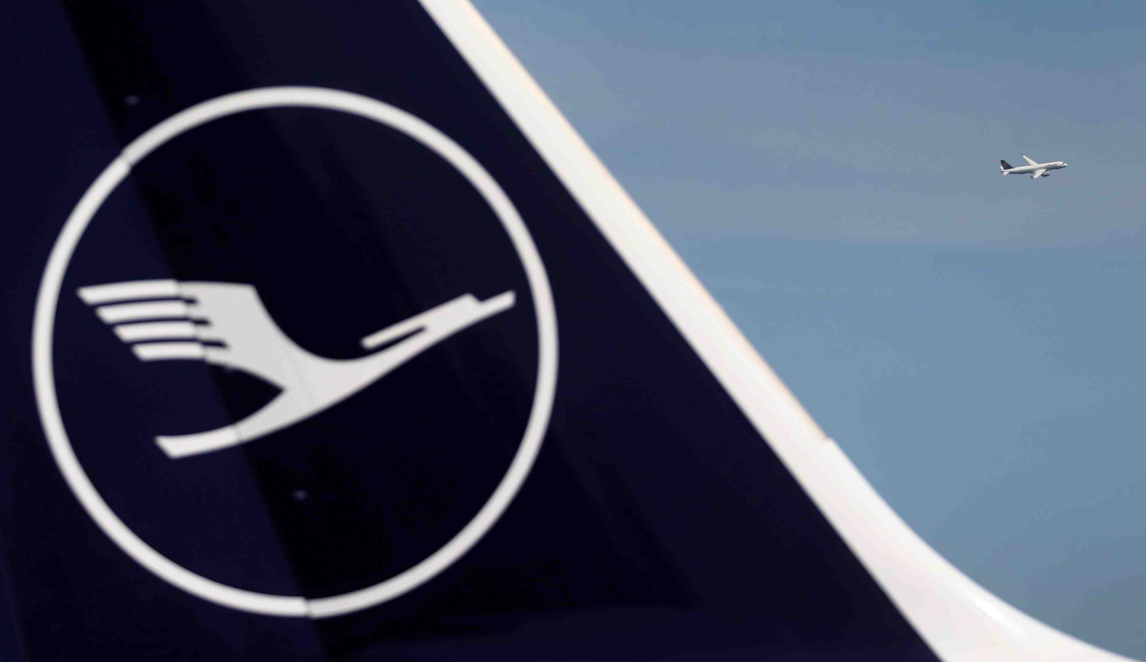 Lufthansa: perte nette moins lourde que prevu au 4e trimestre