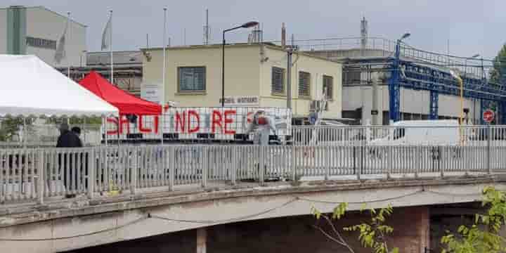 A proximité de l'usine chimique de Salindres (Gard), où les salariés se sont mis en grève en septembre 2024 lors de l'annonce de la fermeture du site.