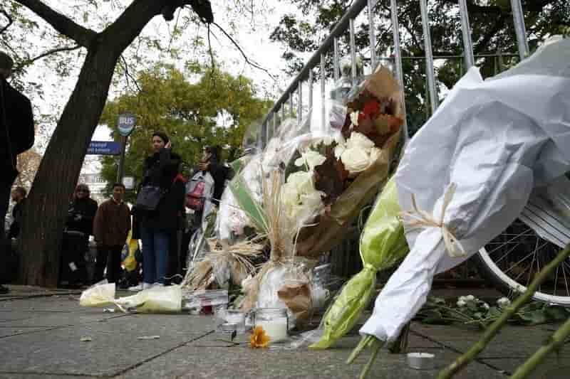 Un membre des eagles of death metal raconte l'attaque du bataclan