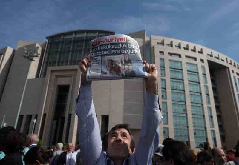 Turquie: 14 employes de cumhuriyet condamnees pour terrorisme