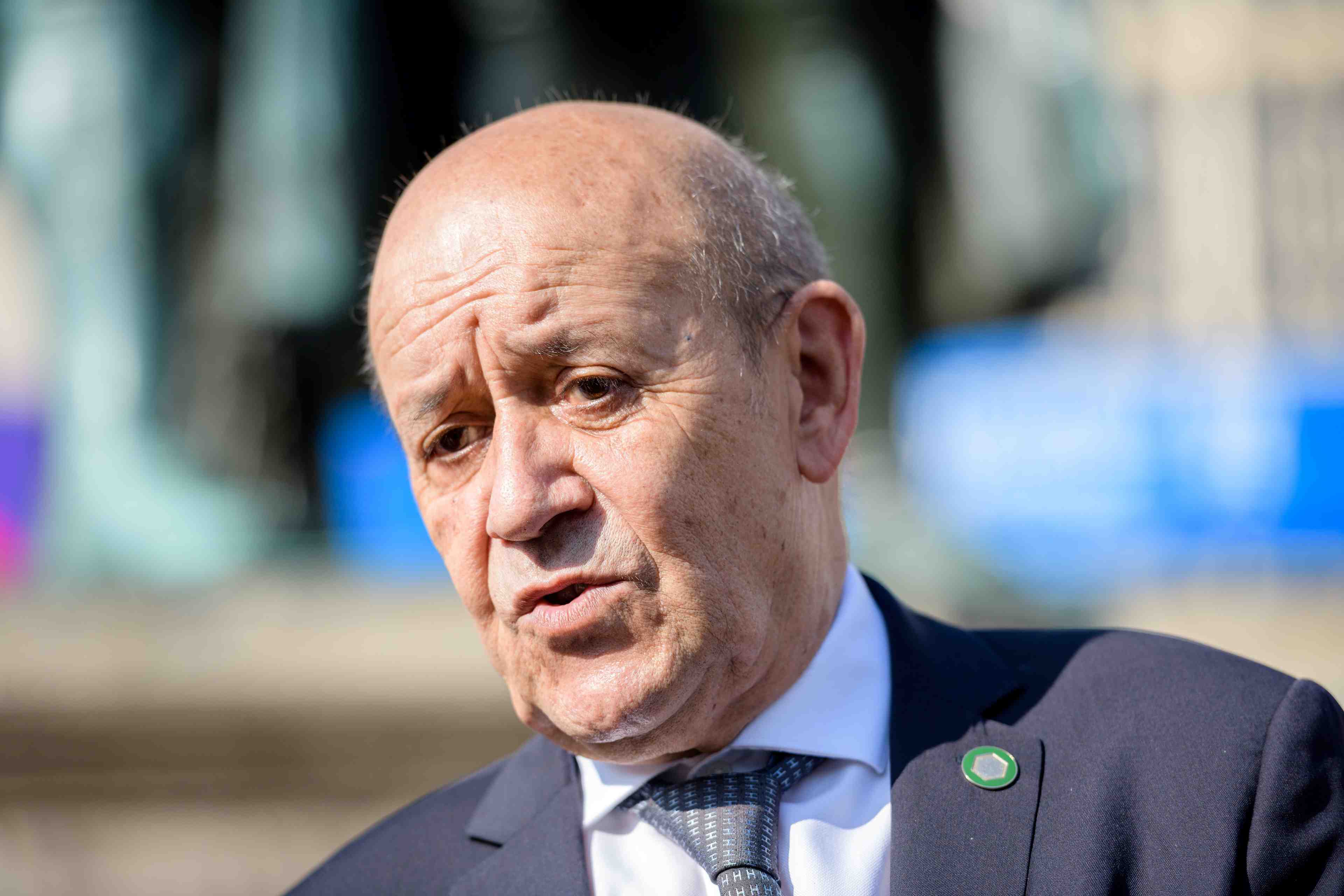L'arrivee de mercenaires russes au mali serait incompatible avec la presence francaise , dit le drian