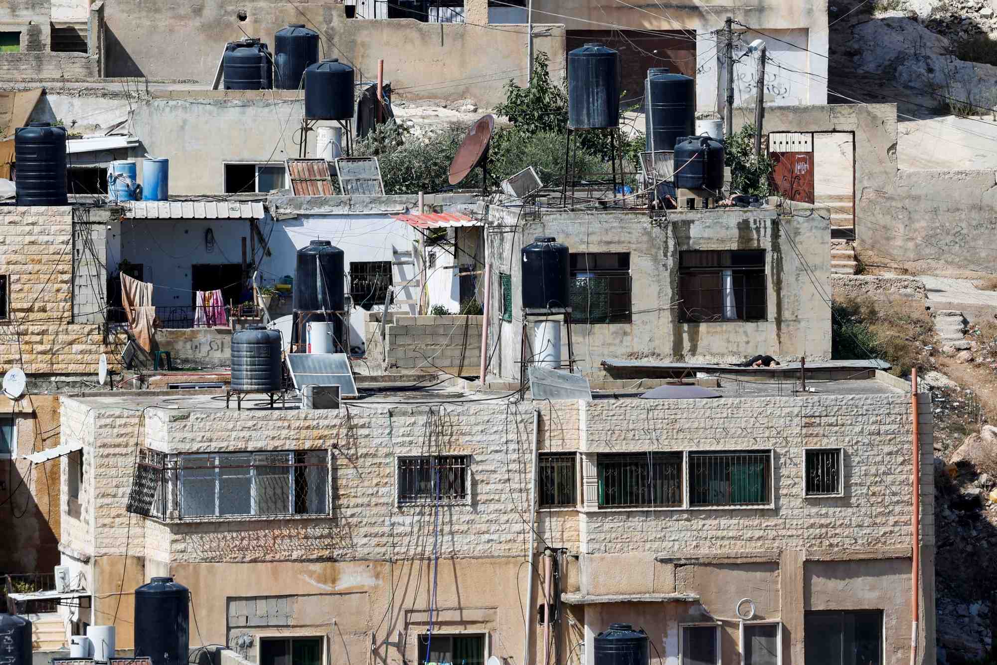 Les corps de trois palestiniens tues lors d'un raid aerien a qabatya