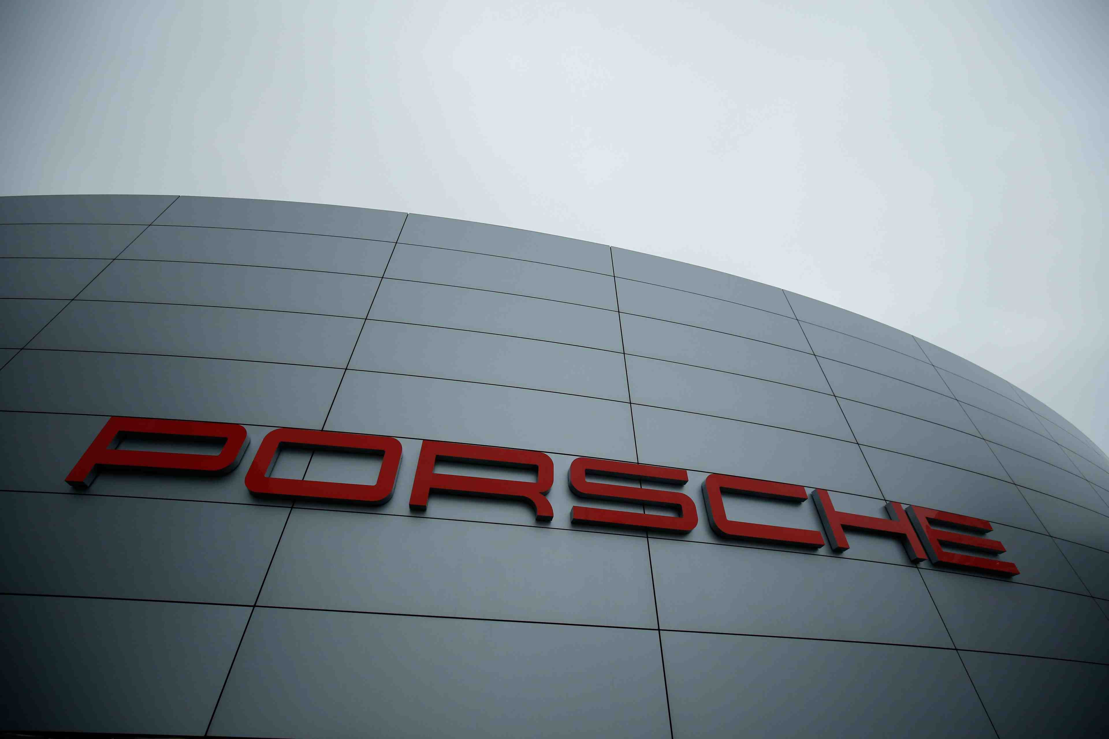 Porsche songe a augmenter sa production de voitures electriques