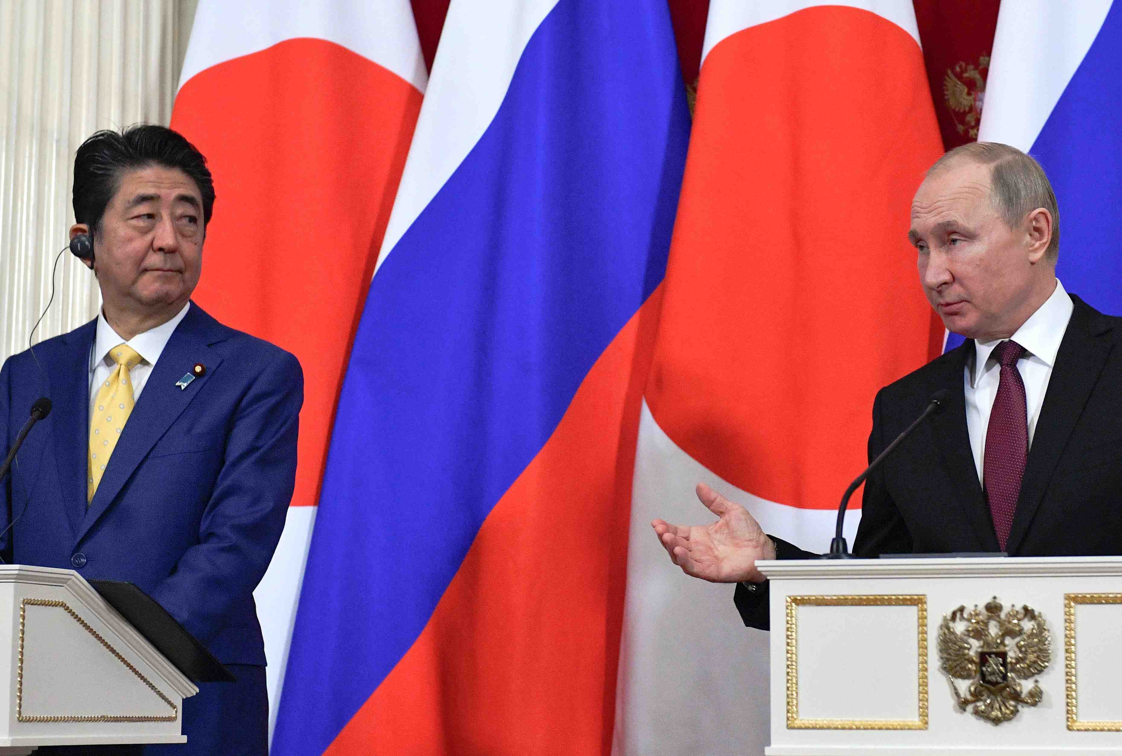 Le contentieux sur les kouriles au coeur de la rencontre poutine-abe