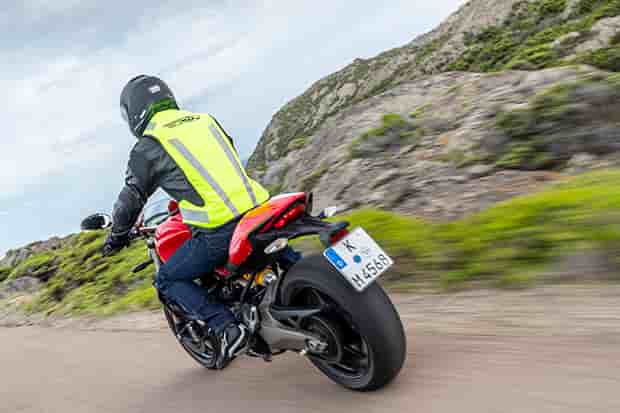 Les premiers airbags électroniques pour motards en route (e-tutle)