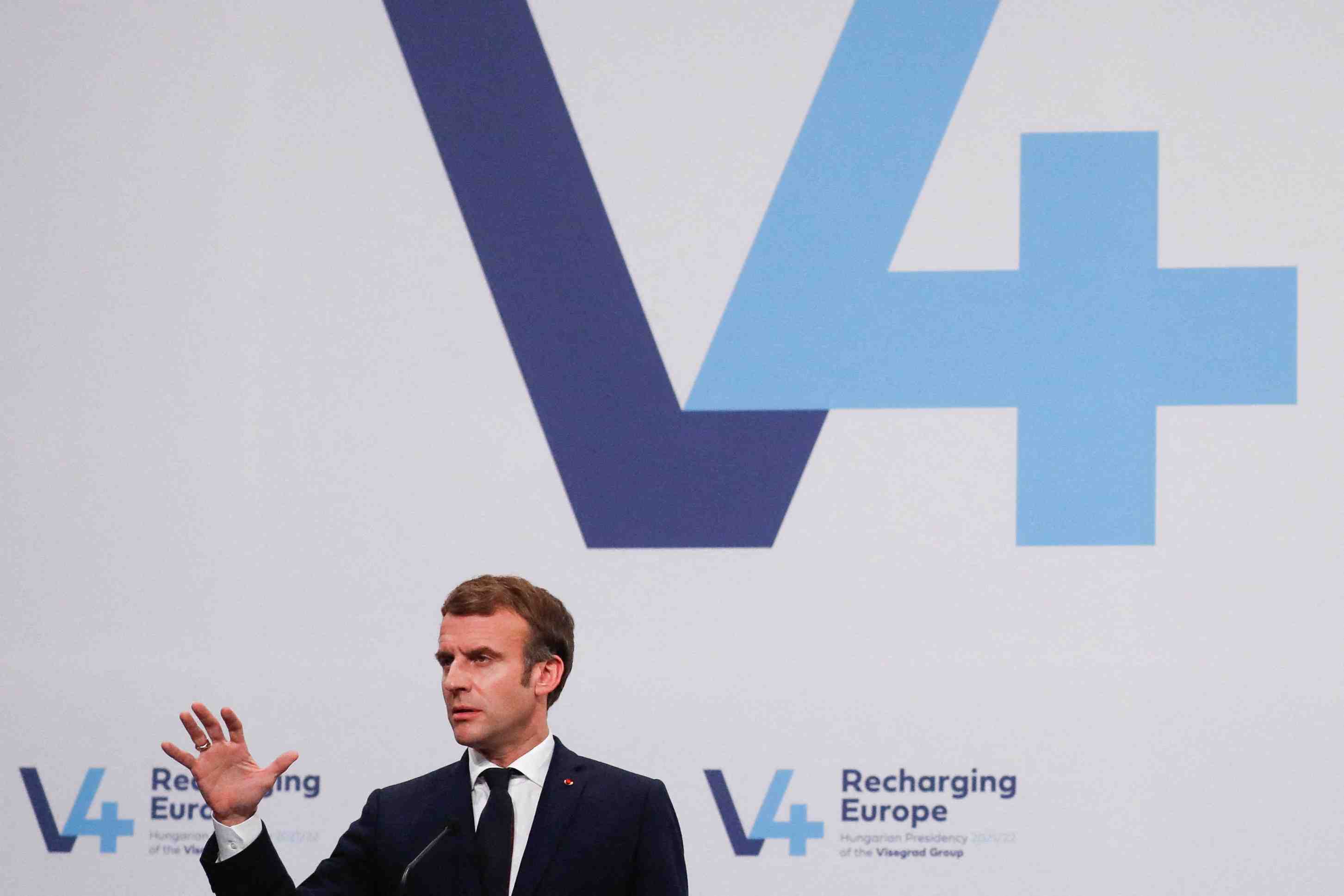 La france n'abandonnera pas l'europe de l'est, dit macron