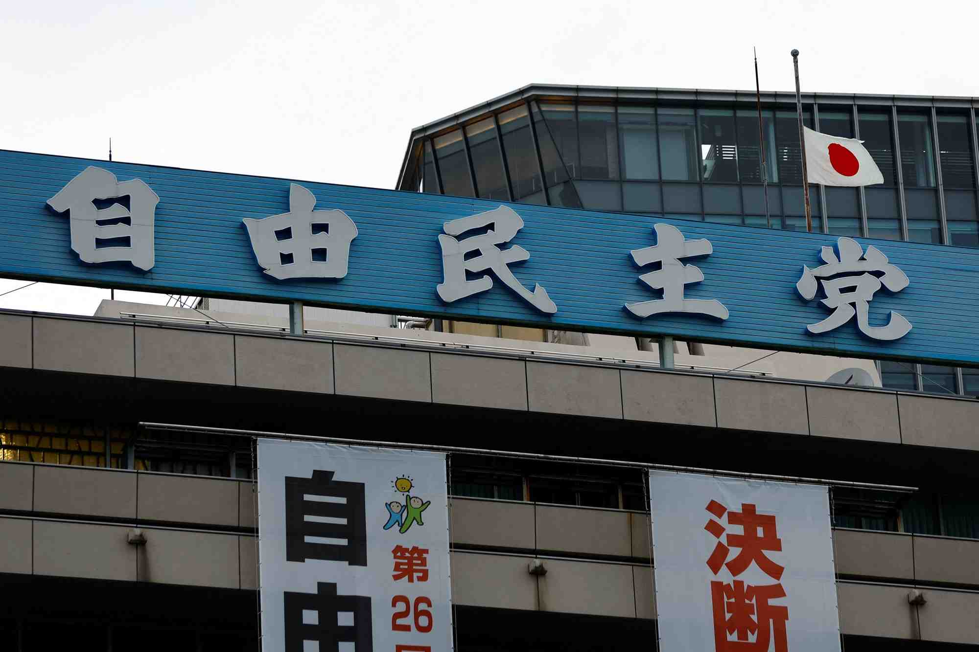 Japon: la campagne senatoriale reprendra au lendemain de la mort de shinzo abe