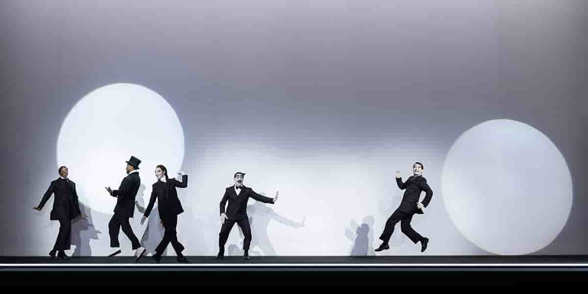 « Pessoa - Since I’ve Been Me » de Fernando Pessoa, et mis en scène par Robert Wilson, est à retrouver au Théâtre de la Ville jusqu'au 16 novembre.