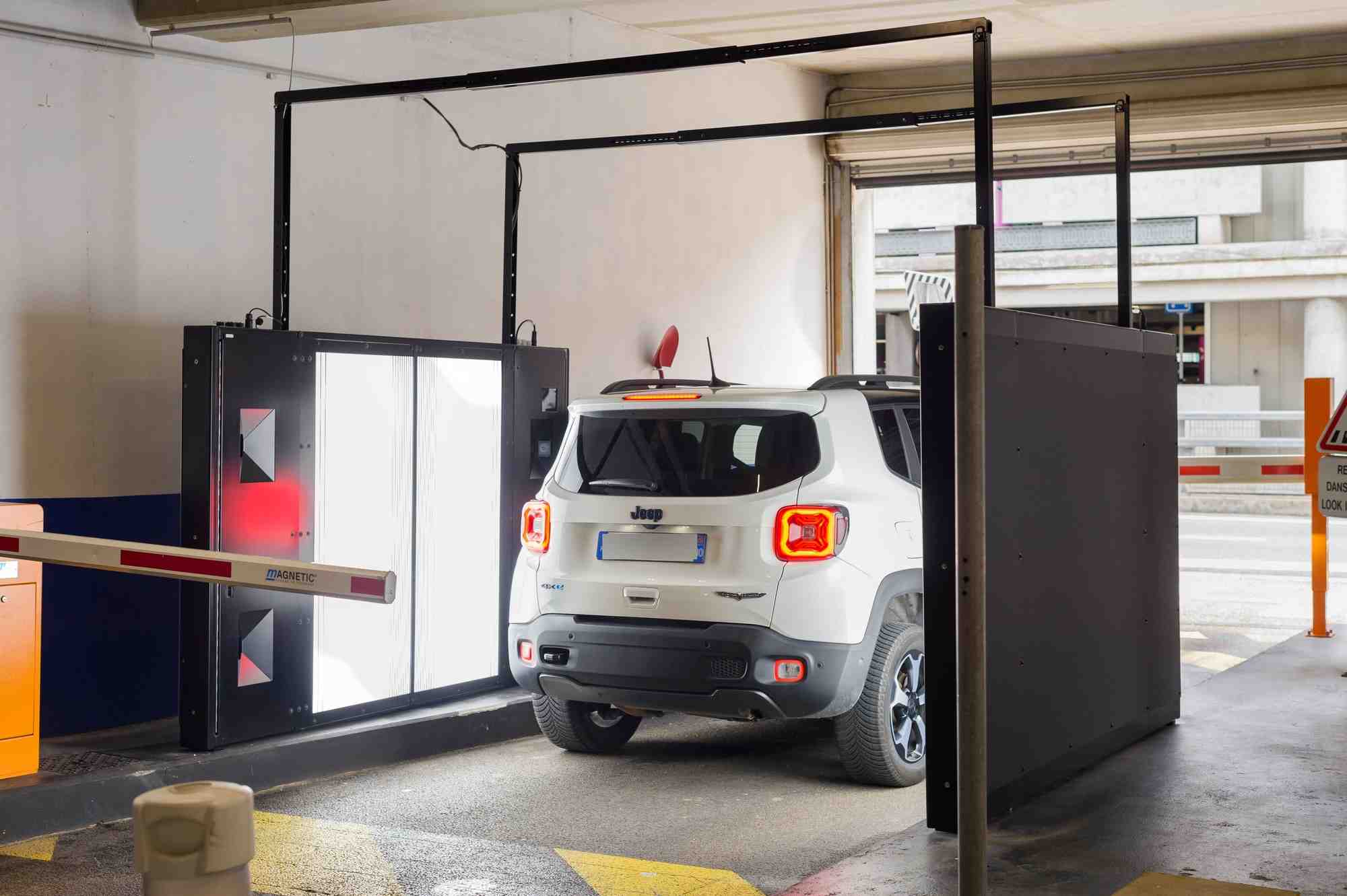 Après les concessionnaires automobiles, les loueurs de voiture et son partenariat avec l’enseigne Carrefour…c’est un nouvel acteur qui entre dans le portefeuille de Proovstation : l’Aéroport de Nice et les six sociétés de son service de location de véhicules.