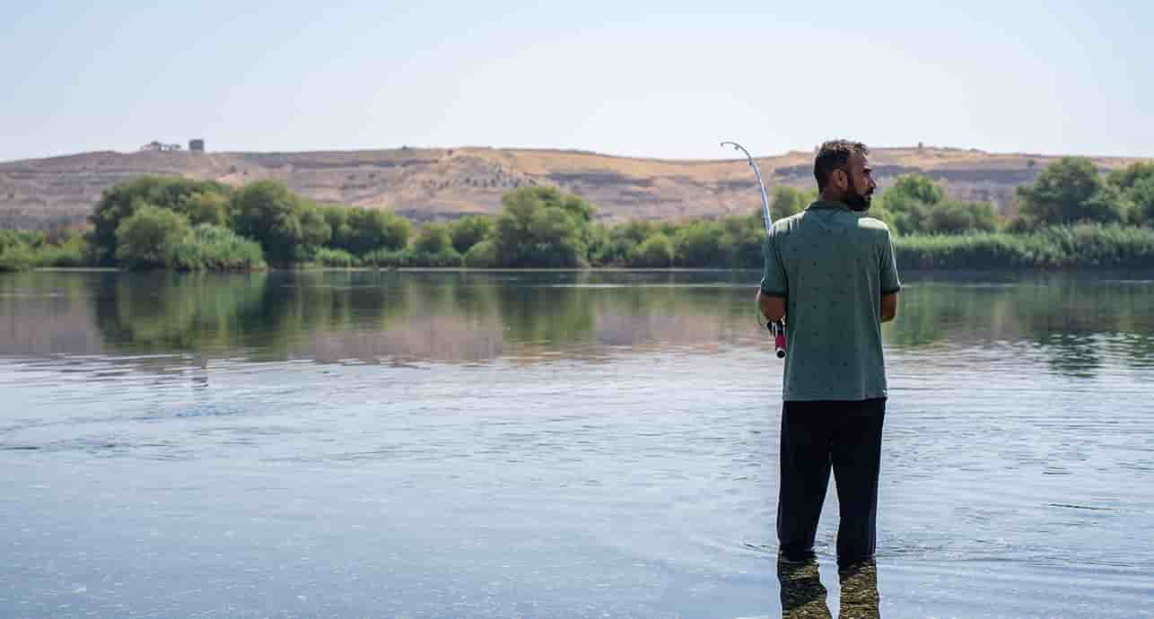« Ce sont les Kurdes qui tirent depuis l'autre rive, assure Moustapha*, qui pêche sur les rives de l’Euphrate, à Jaraboulous. Nous ne sommes pas en sécurité ici. »