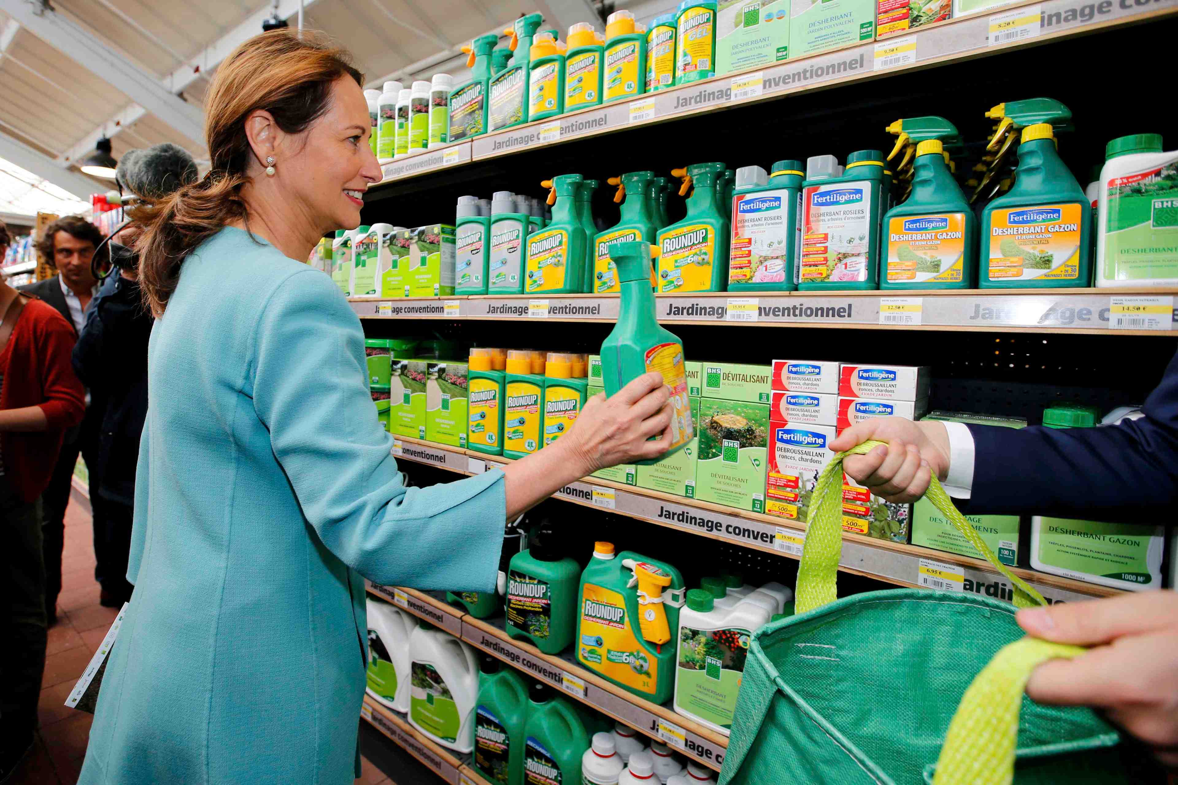 Le roundup, desherbant de monsanto, interdit en 2016