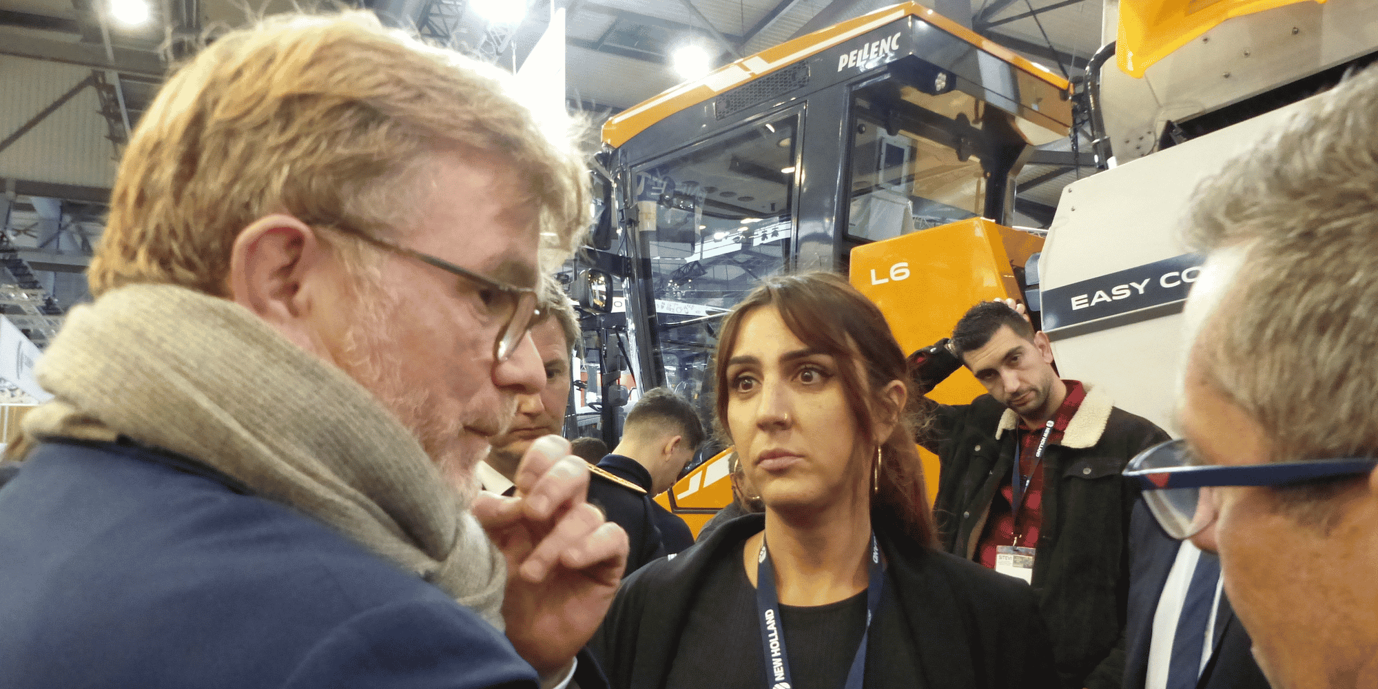 Lors du SITEVI à Montpellier le 30 novembre 2023, le ministre de l'Agriculture Marc Fesneau a pu échanger avec des viticulteurs inquiets, comme Pauline Pradier, viticultrice à Bagnols-sur-Cèze (Gard).