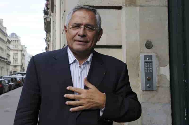 Bourgi accuse fillon de lui avoir intime le silence sur les costumes