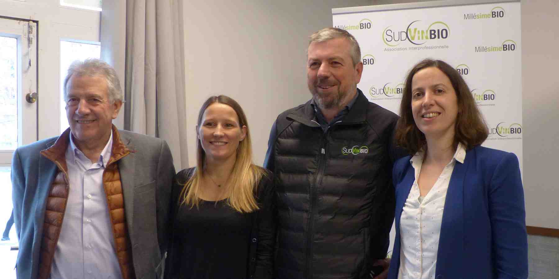 Les acteurs du salon Millésime bio, qui se tiendra à Montpellier du 29 au 31 janvier : (de gauche à droite) Jean-Louis Cazaubon, vice-président de la Région Occitanie en charge de la Souveraineté alimentaire, de la Viticulture et de la Montagne ; Carole Frelin, directrice commerciale des Vignobles Jacques Frelin ; Nicolas Richarme, président de SudVinBio, et Jeanne Fabre, présidente de la commission Millésime bio.