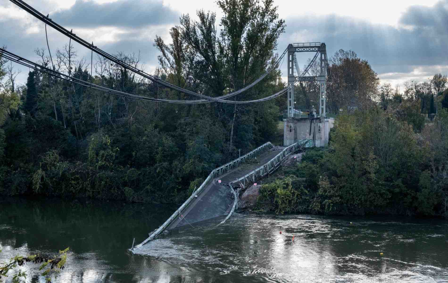 Un pont s'est effondré le 18 novembre 2019 à Mirepoix-sur-Tarn, près de Toulouse.