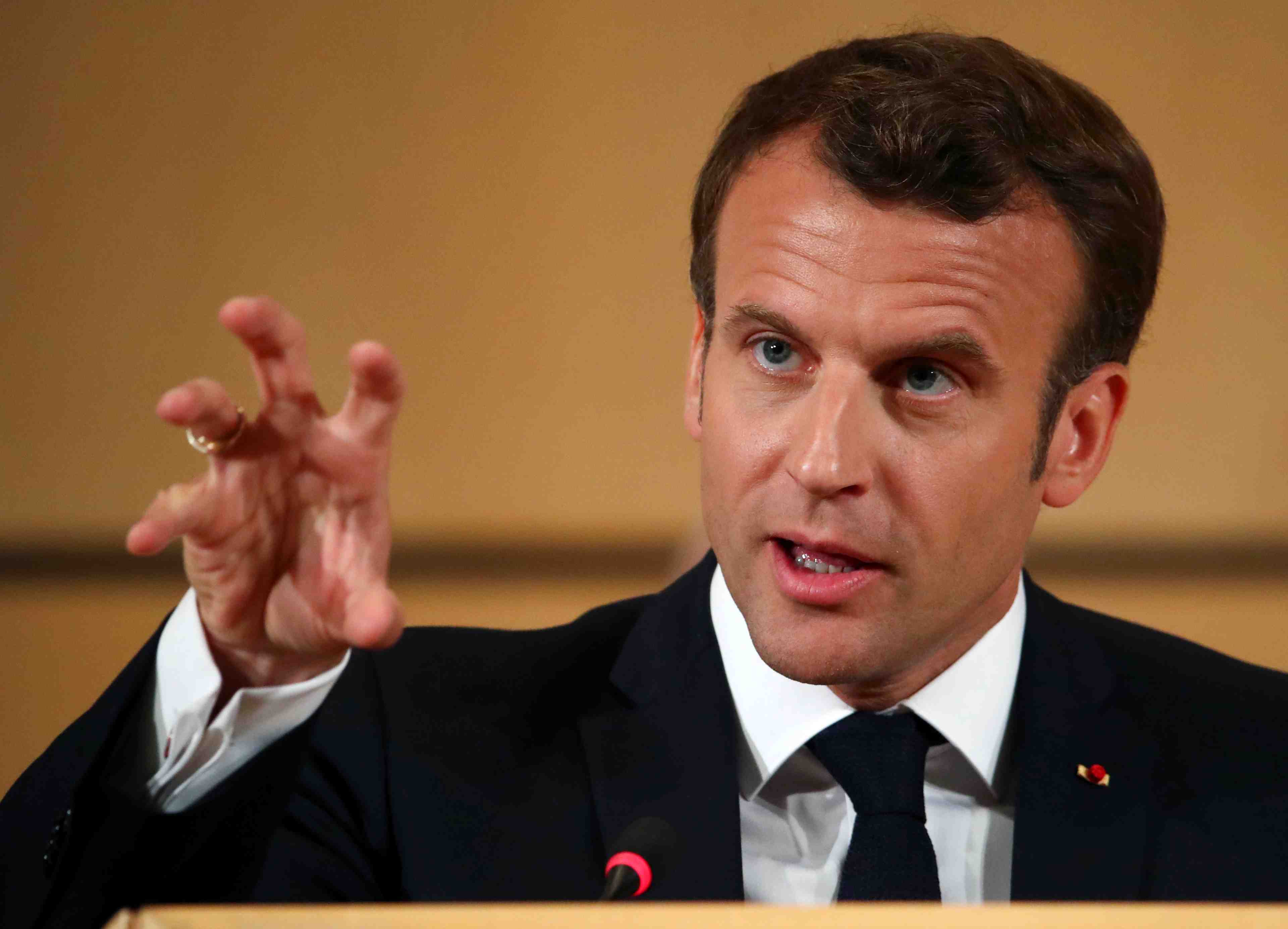 Macron soutiendrait merkel si elle briguait la commission europeenne