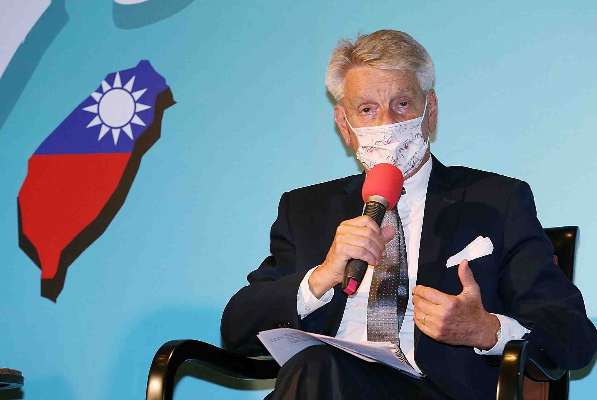 Taiwan est un "pays", insiste alain richard malgre la colere chinoise