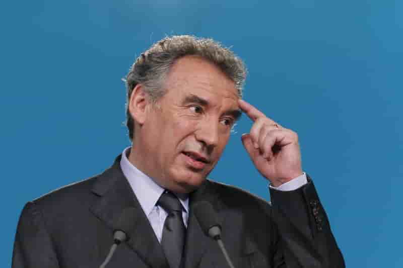 Francois bayrou n'exclut pas de se presenter a la presidentielle