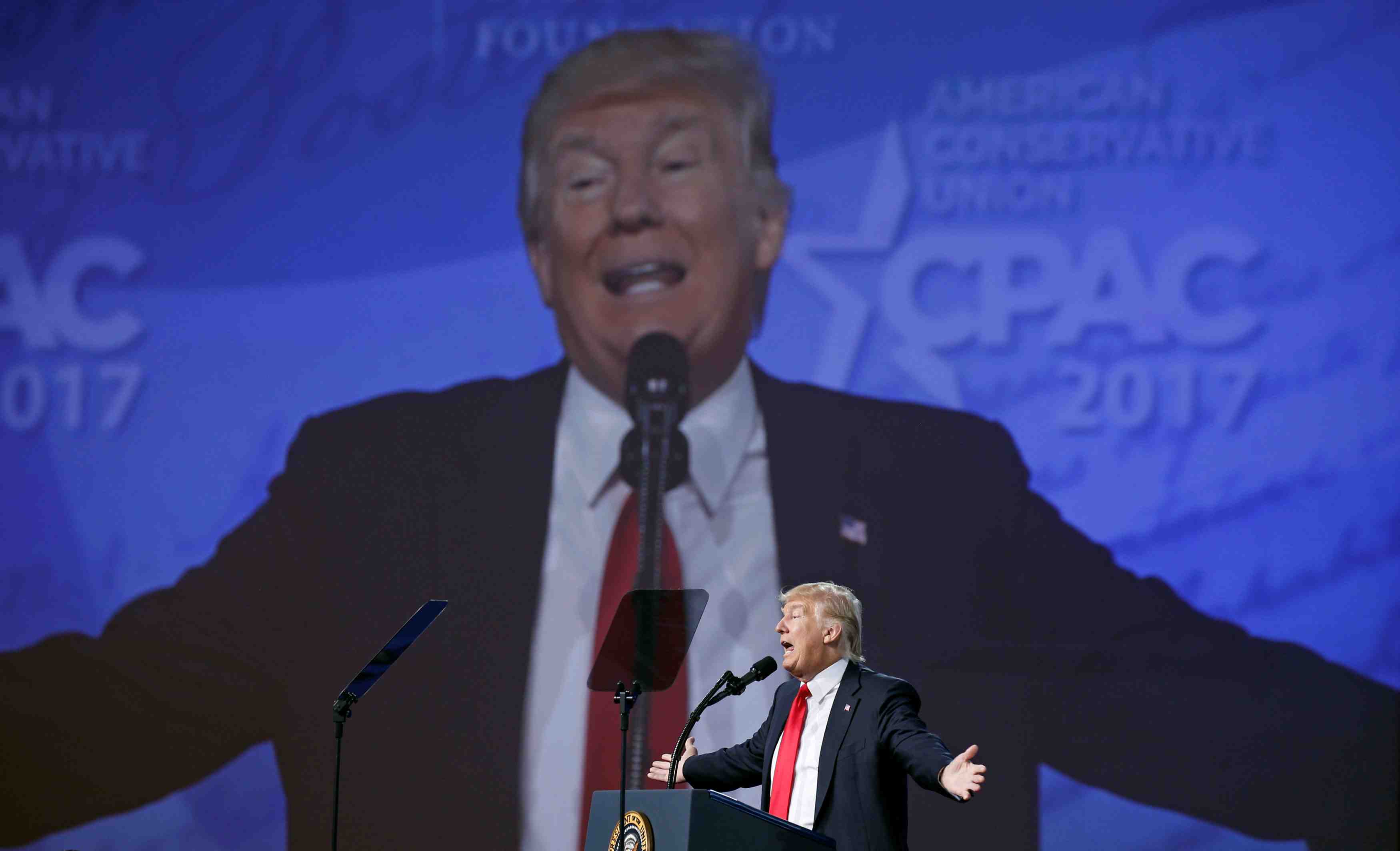 Trump s'en prend aux "gens qui inventent des histoires"