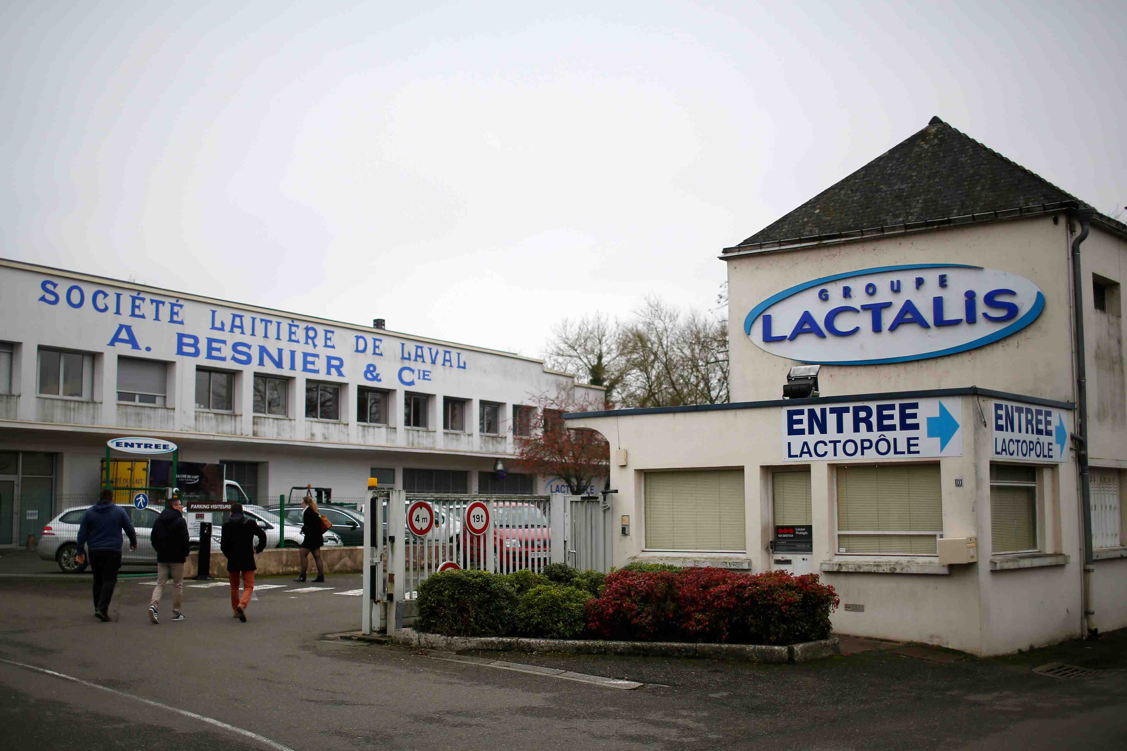 Perquisitions sur cinq sites de lactalis