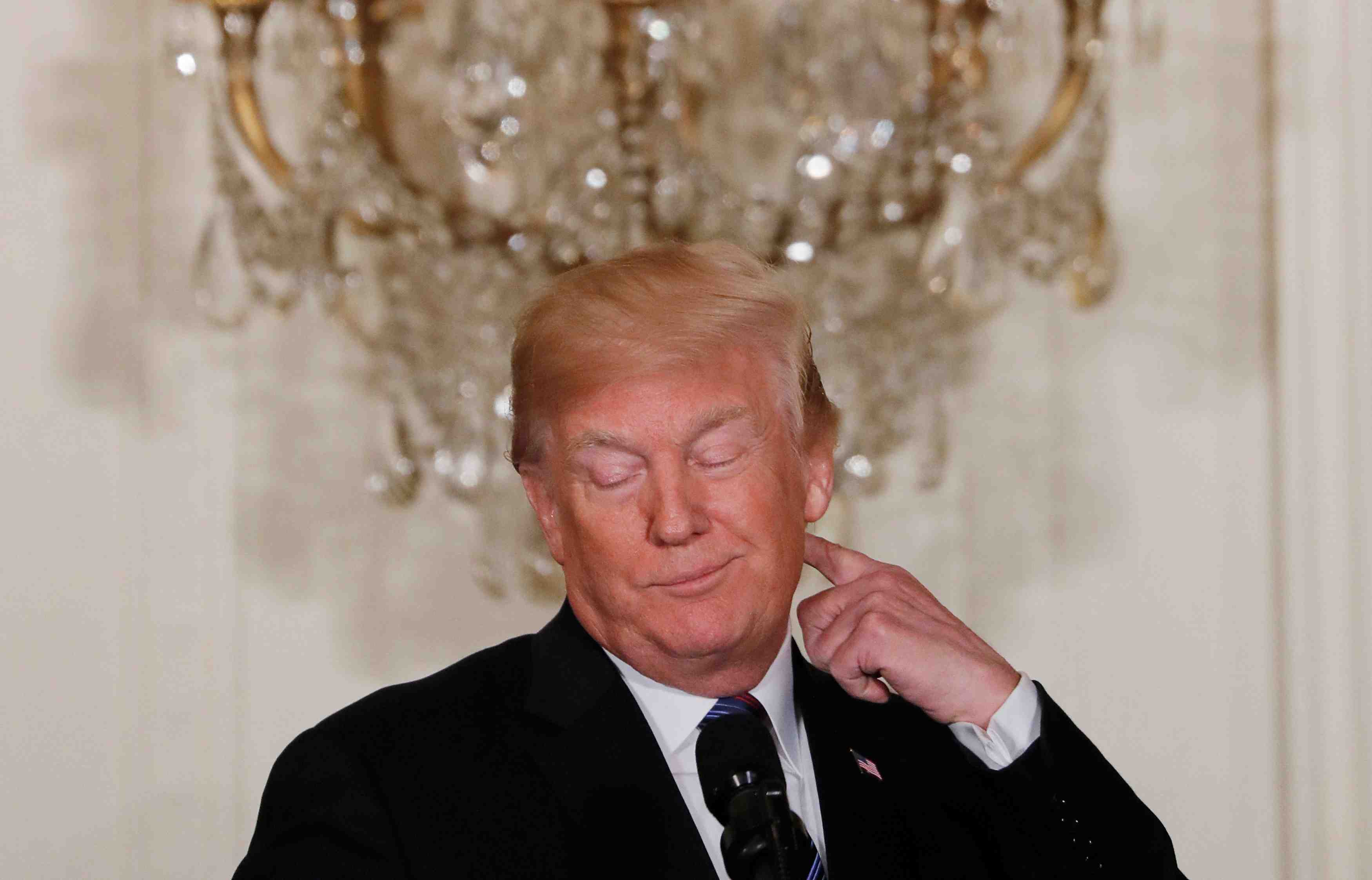 Trump pret a defendre militairement la frontiere avec le mexique