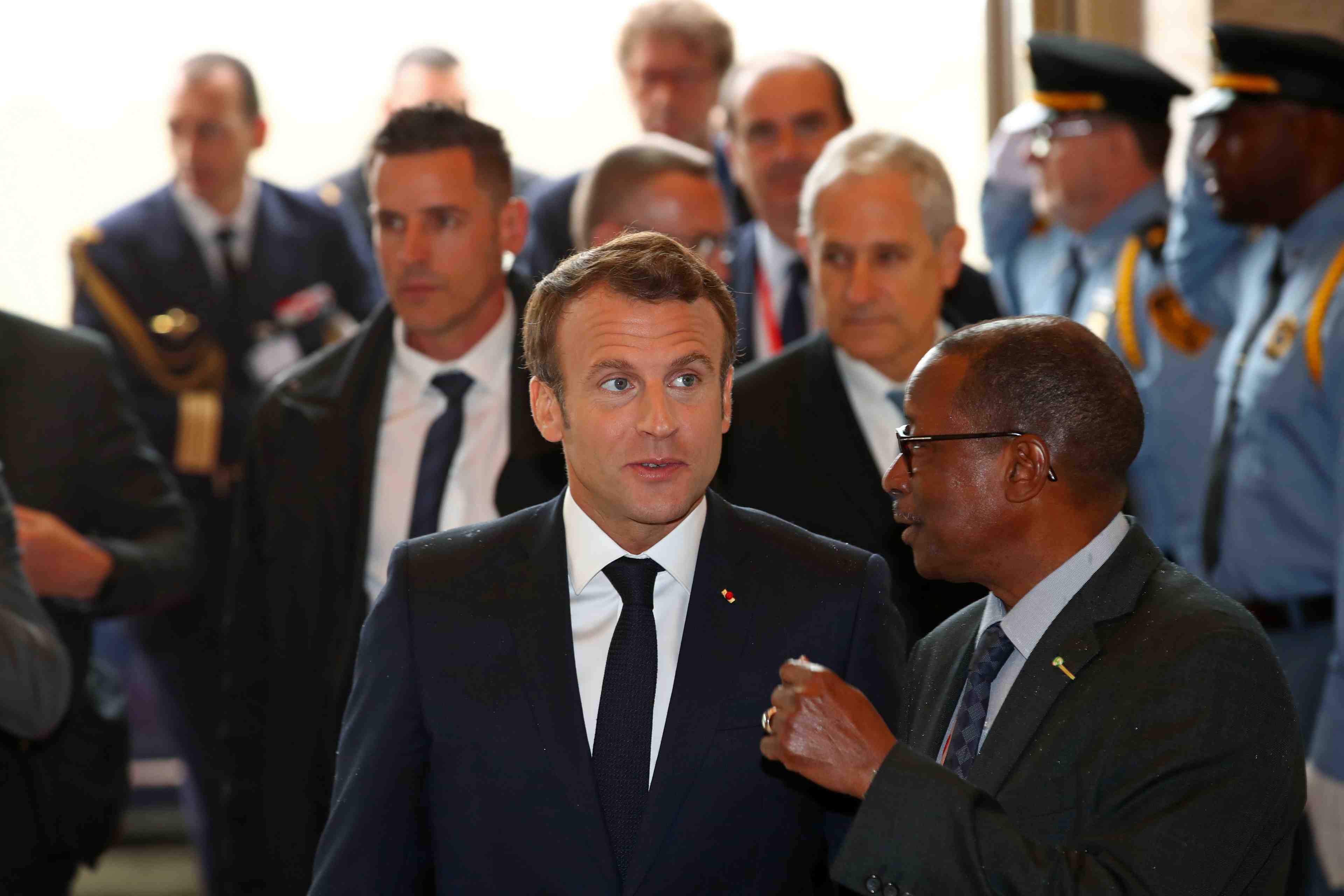 Macron promet plus d'"humanite" dans l'acte ii