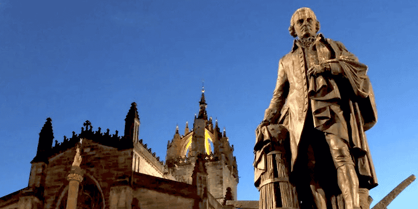 La statue d'Adam Smith, à Edimbourg