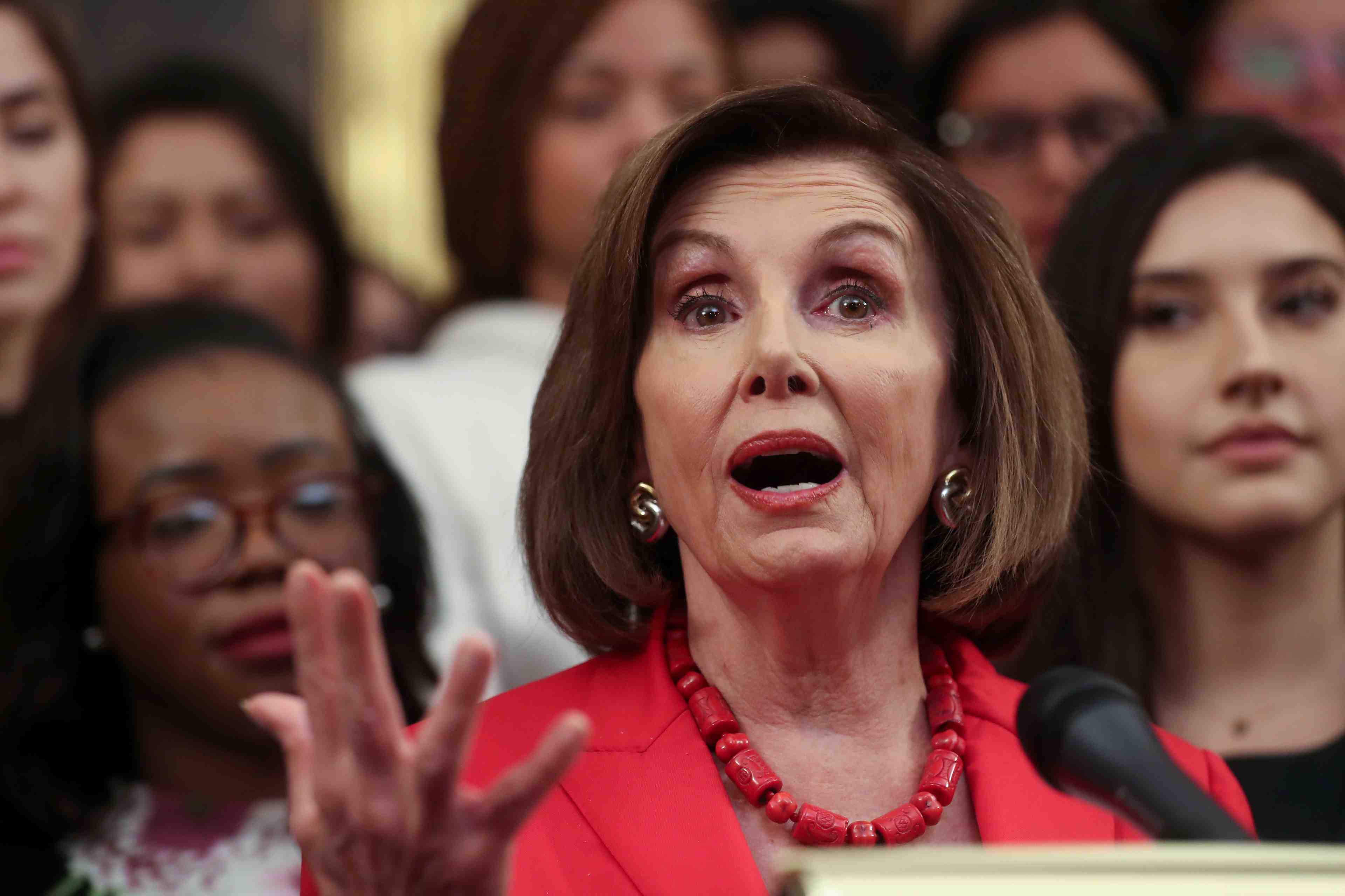 "impeachment": nancy pelosi accuse donald trump de corruption
