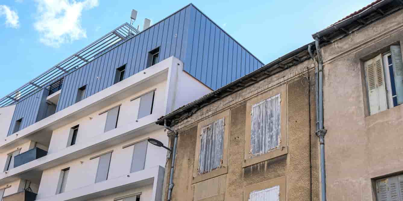 « Nous avons besoin d'une politique de logement repensée et de grande ampleur. Chacun doit avoir accès à un logement abordable », a exhorté François Bayrou.